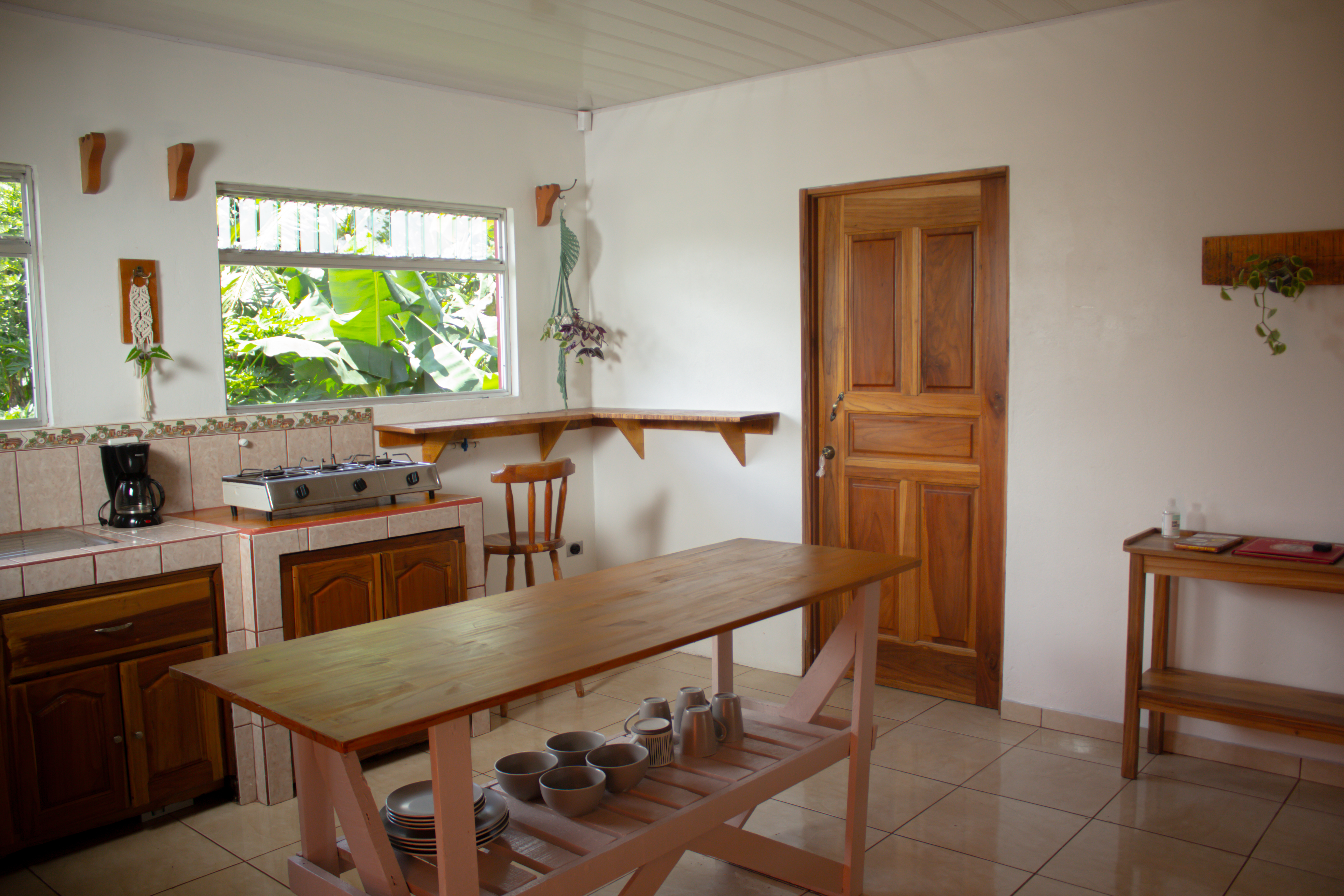 Cozy, 3BD/1BA House walking Distance to Downtown Nuevo Arenal