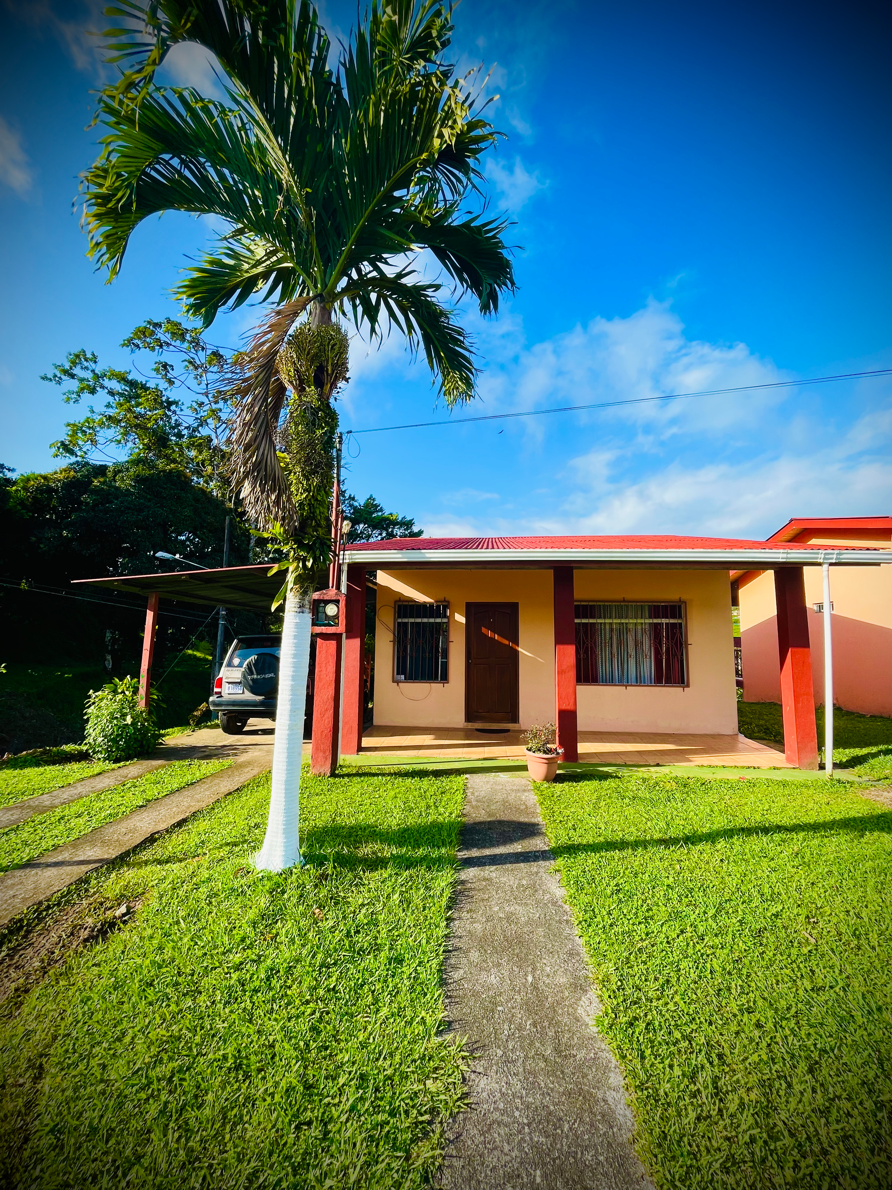 Cozy, 2BD/1BA House walking Distance to Downtown Nuevo Arenal