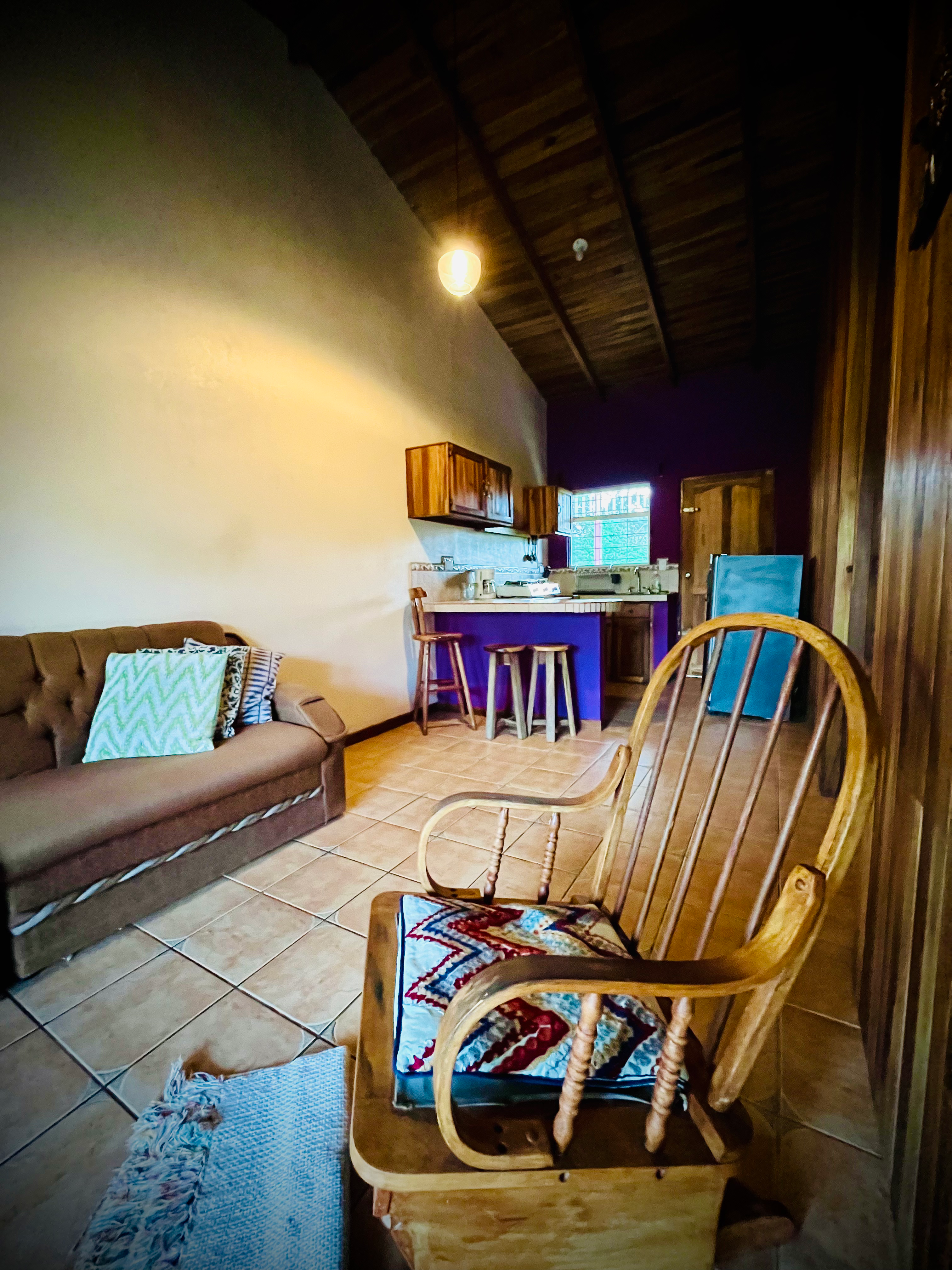 Cozy, 2BD/1BA House walking Distance to Downtown Nuevo Arenal