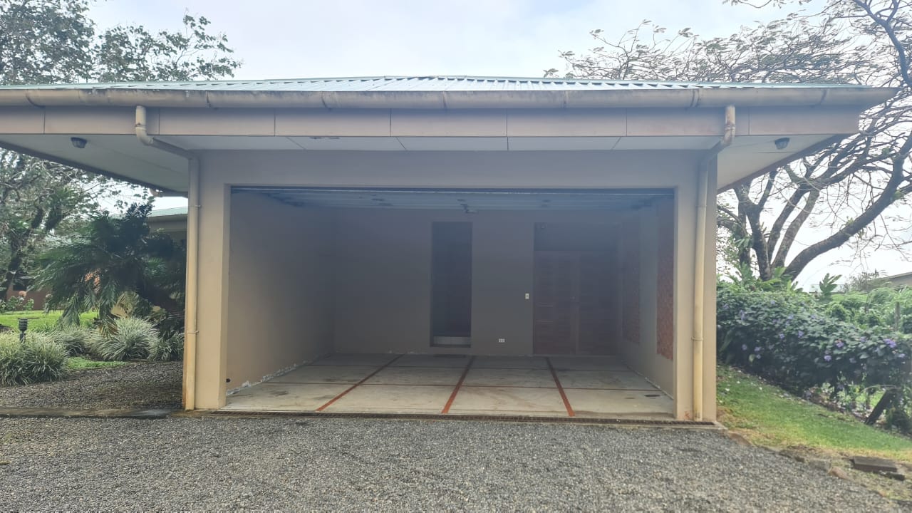  Beautiful 3 Bedroom 2 Bathroom Furnished Home in El Aguacate