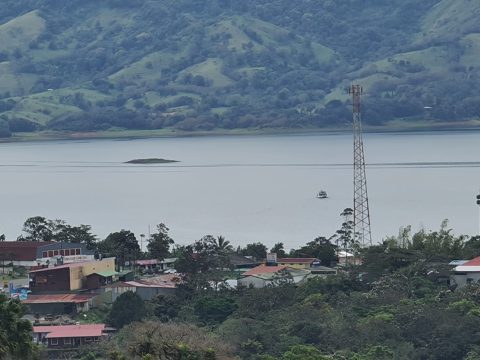 46,600 m2 (11,5 acres) Lot with Amazing Lake View in Nuevo Arenal