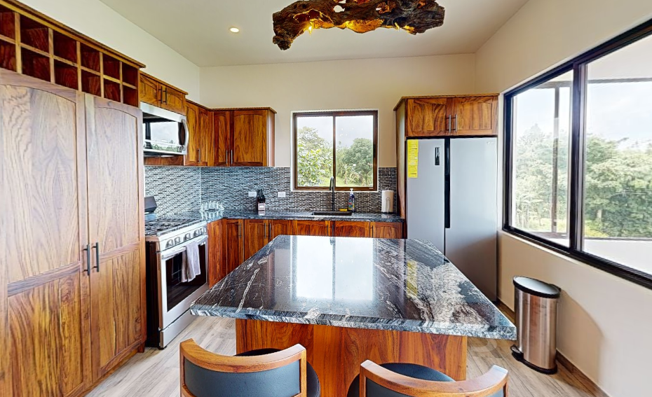 Spectacular Studio Apt + 2500 m2 Lot+ Lake Access Property in Nuevo Arenal