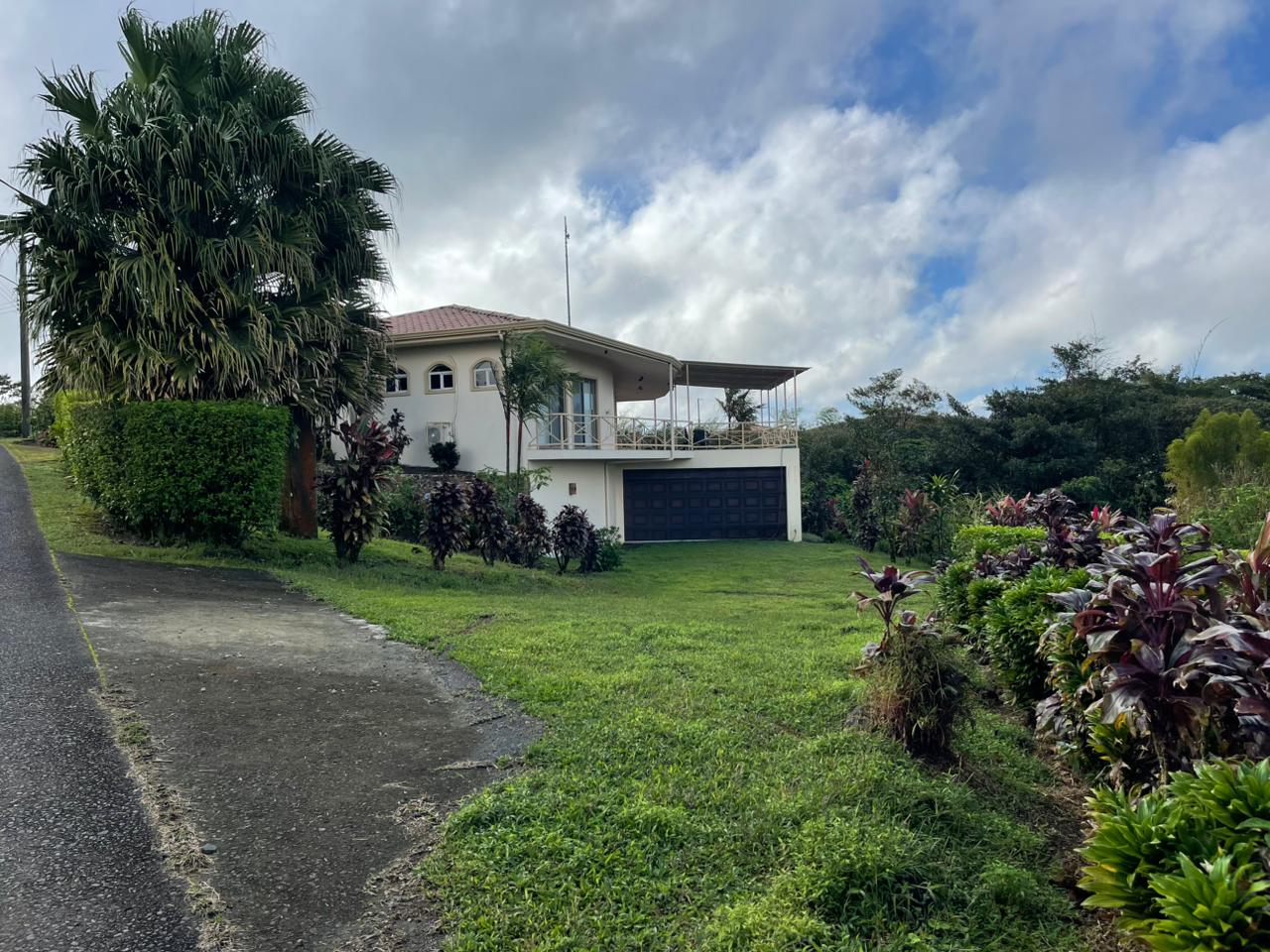 Charming Home in Bella Vista – Spacious Living with Stunning Views