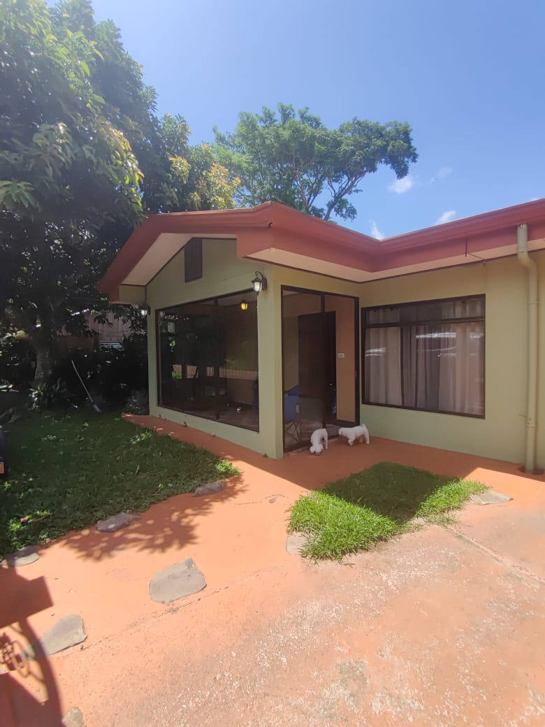 Lovely Home, 3 Bedrooms 2 Bathrooms In Downtown Tilarán