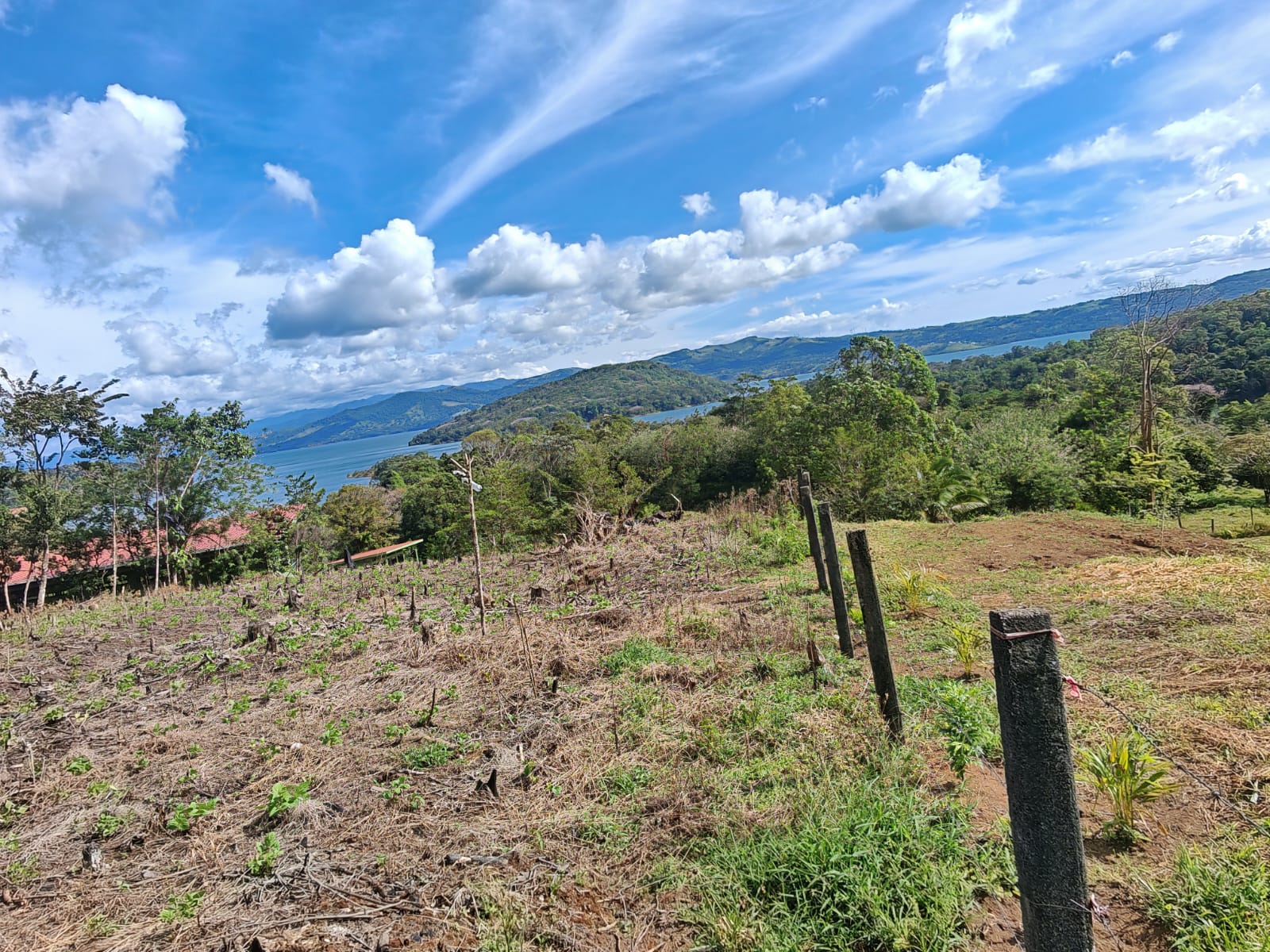 Prime 1,000 m² Lot with Stunning Lake & Mountain Views In Arenal 