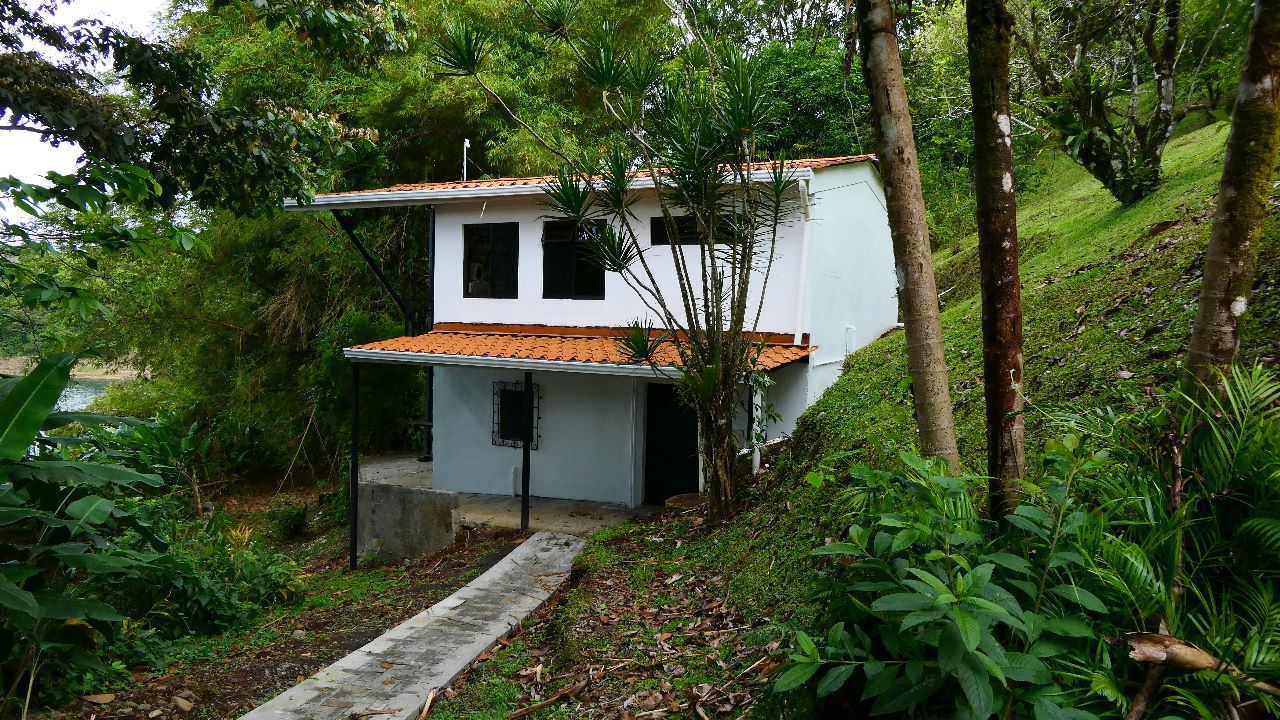 A very unique 1 Bedroom/1 Bathroom Boat House with lake access