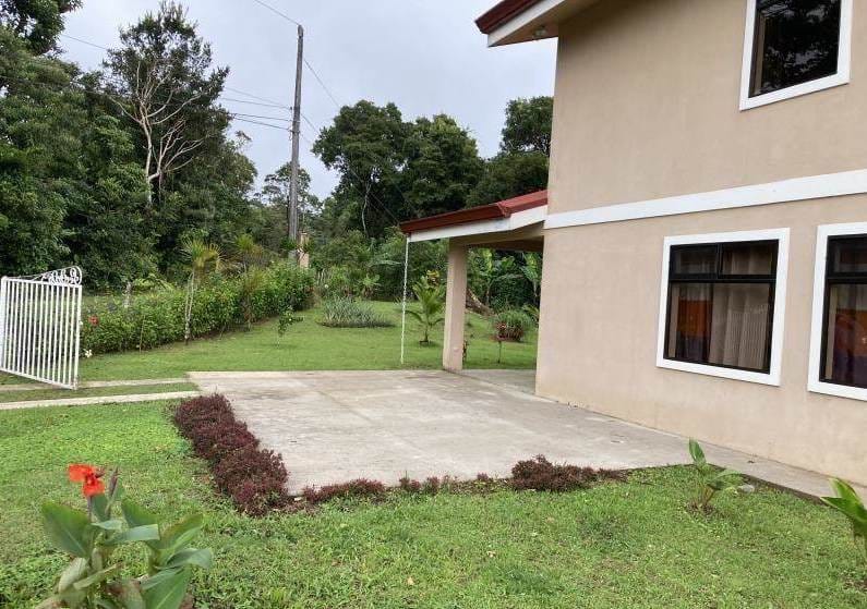 Spacious Two-Story House 3BD 2BA with Lake Arenal Views in Nuevo Arenal