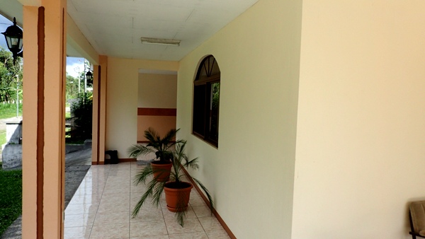Lovely Remodeled 3 BR, Only 3 Blocks from Nuevo Arenal Town