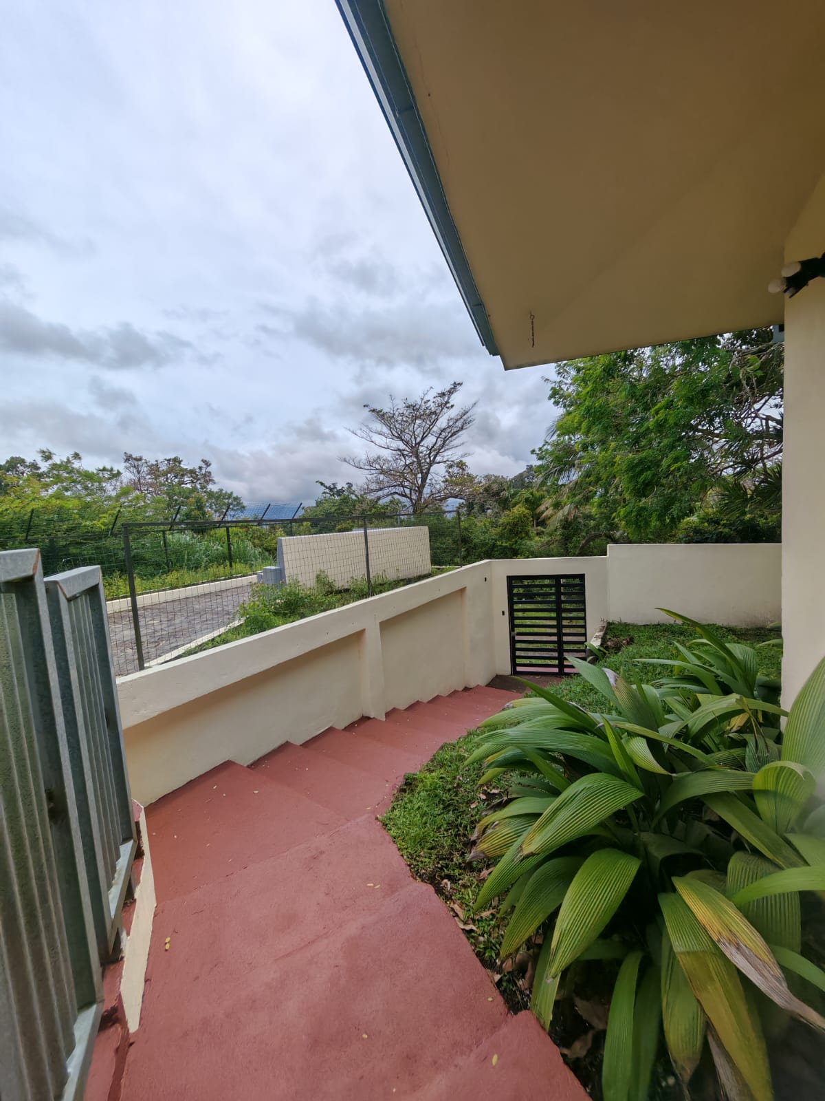 Charming 2BR Home + 1BR Casita on 1,000 m² Lot with Volcano & Lake Views