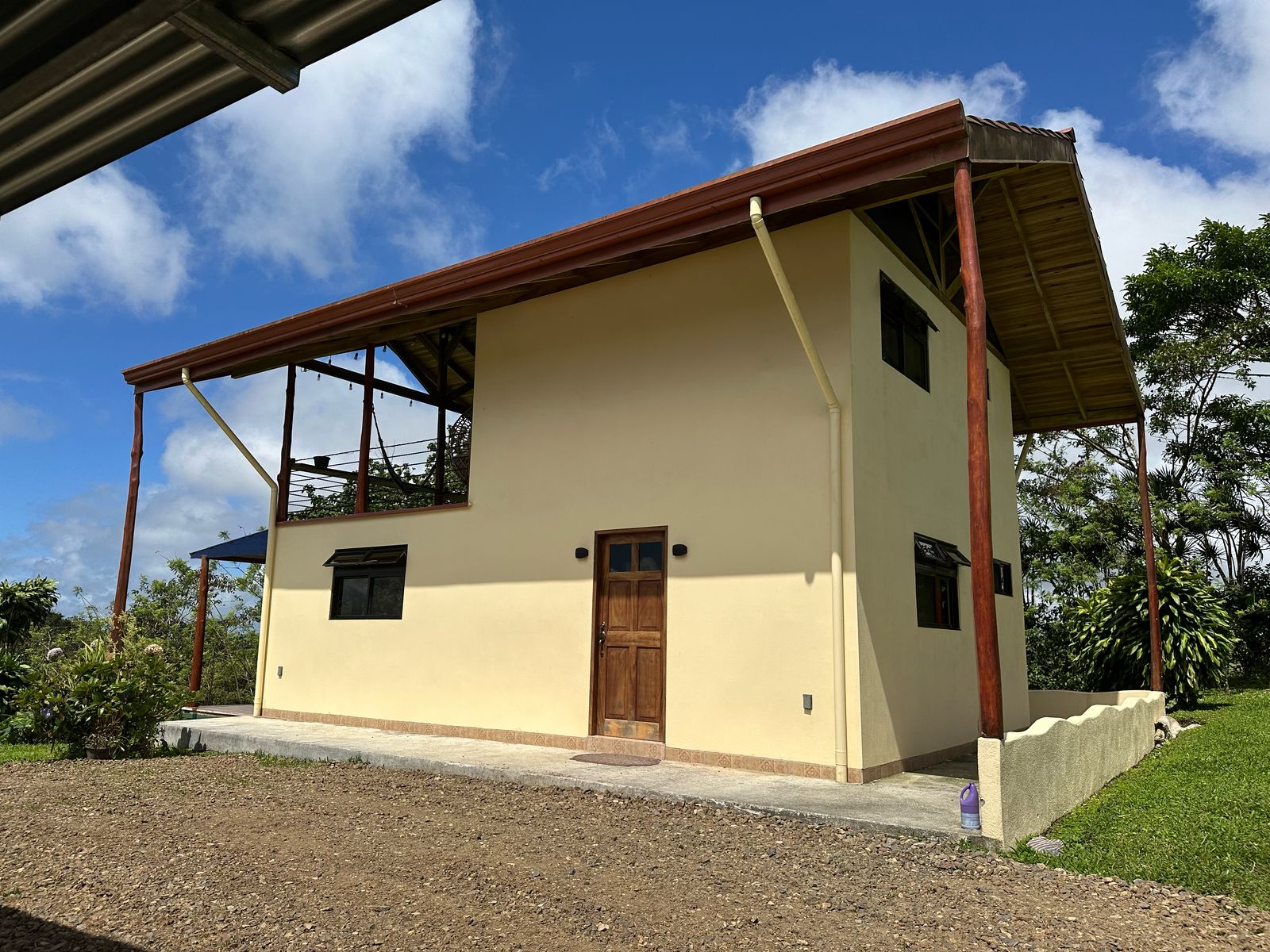 Newly 1 Bedroom 2 Bathroom Home with Lake and Volcano View 