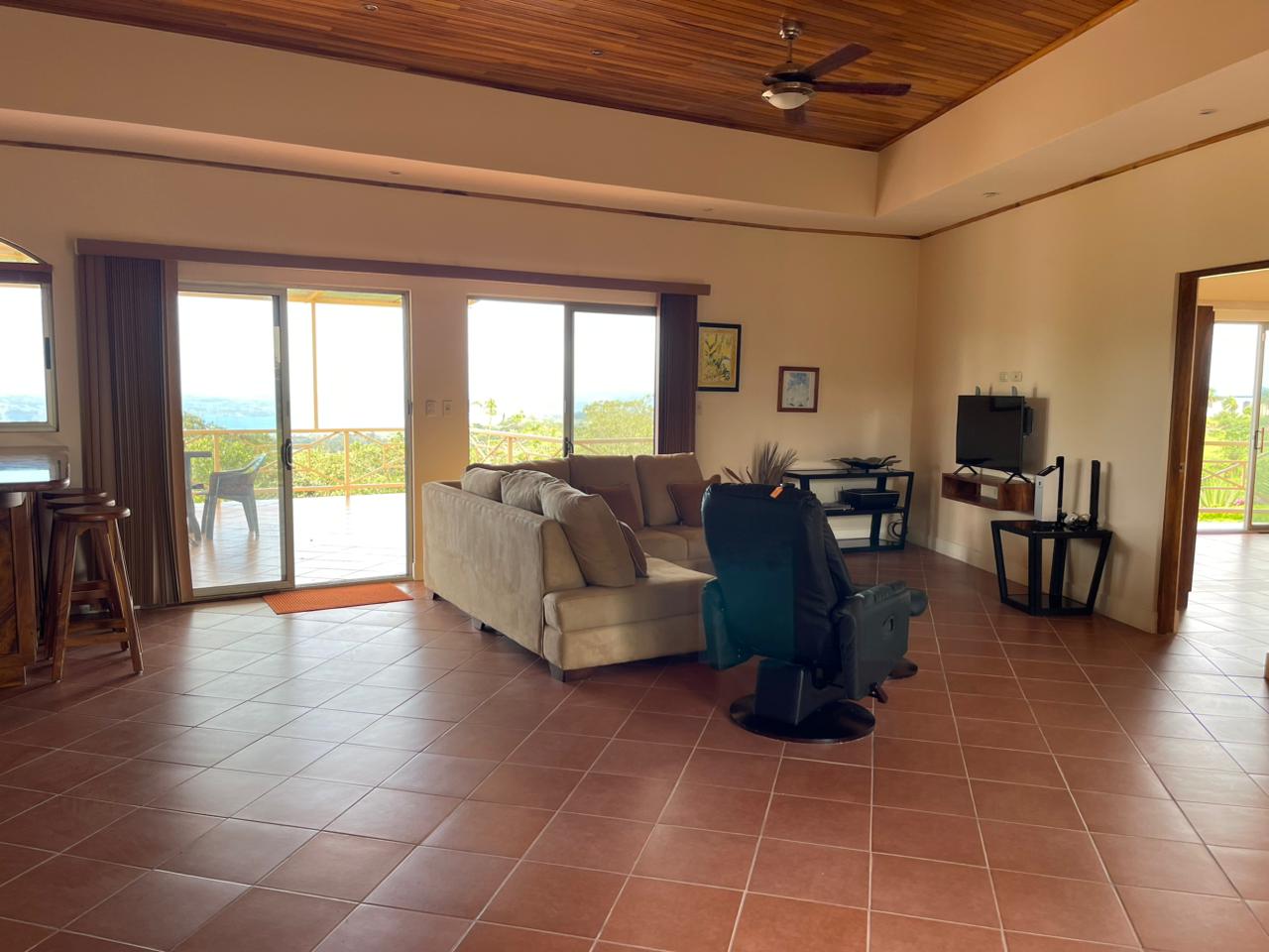 Charming Home in Bella Vista – Spacious Living with Stunning Views