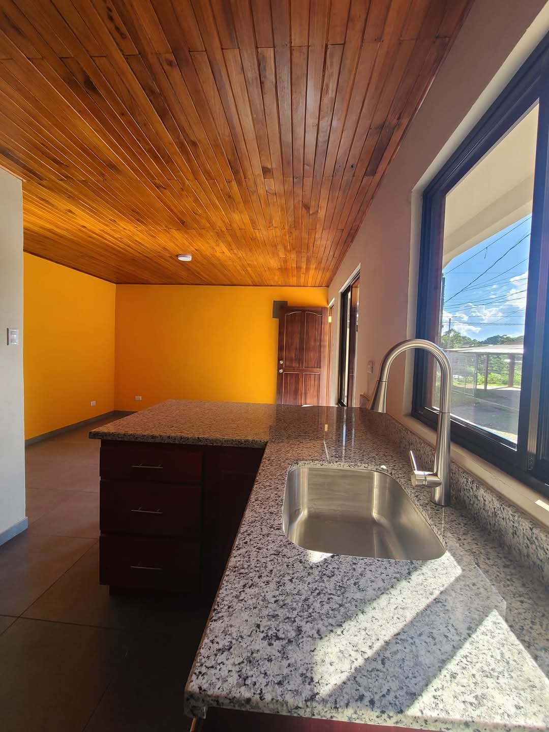 Charming Home 2BD 1BA in a Quiet Neighborhood Near Lake Arenal Park 