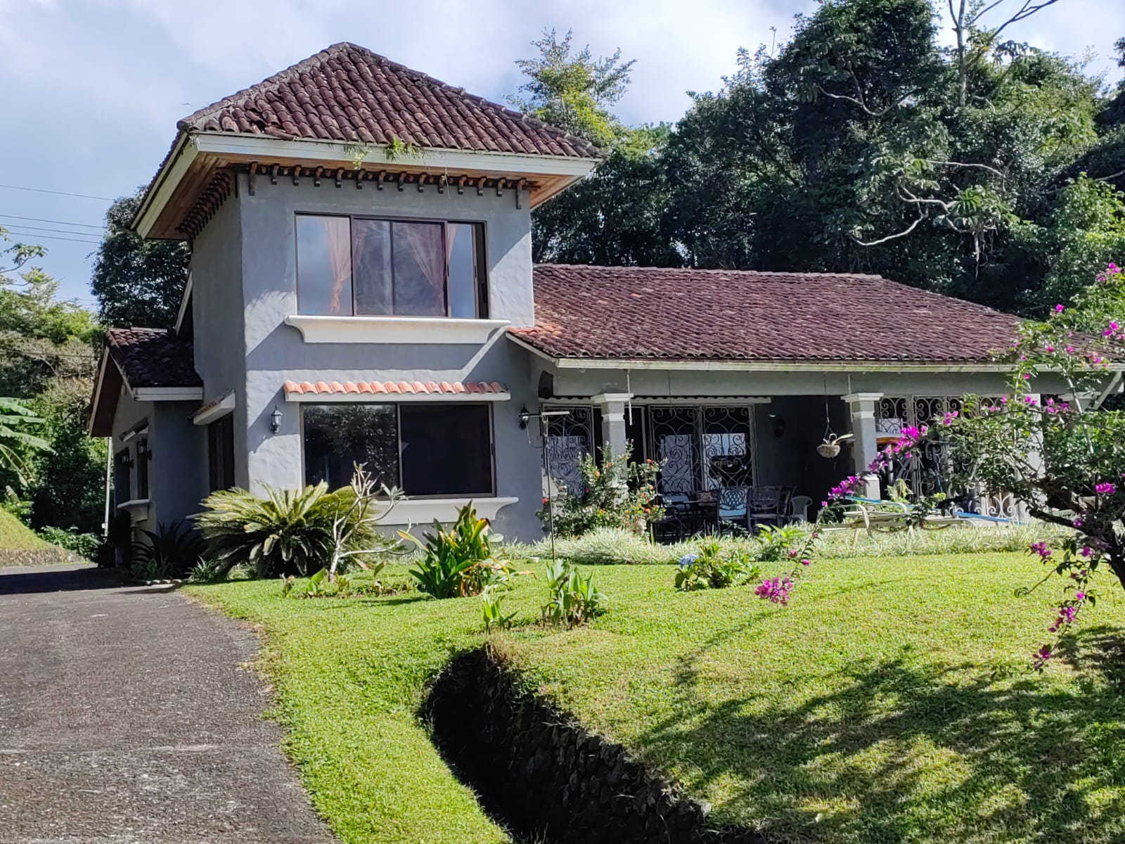 Hacienda Style 2BD/2.5BA + Office + Apt in Gated Community