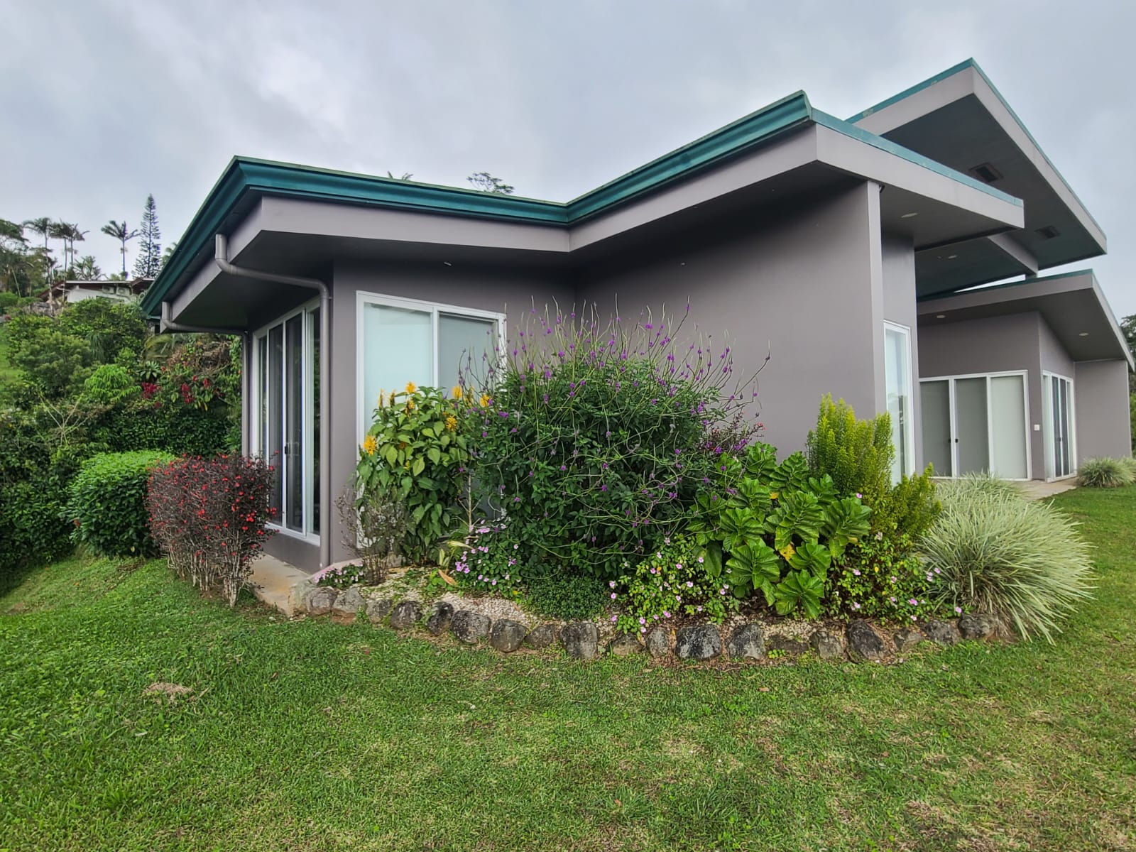 Lake View Home 2BD 2BA + Office + Gym in San Antonio, Nuevo Arenal