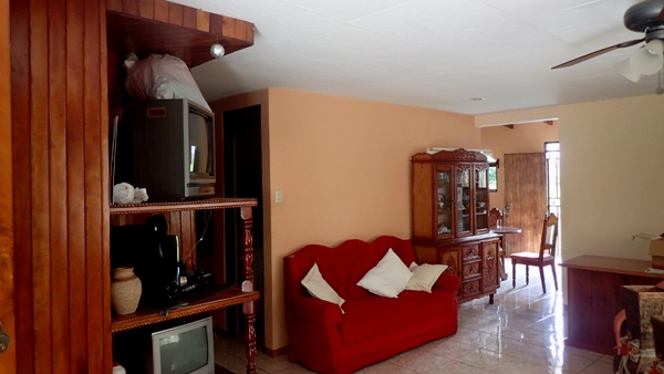 Lovely Remodeled 3 BR, Only 3 Blocks from Nuevo Arenal Town