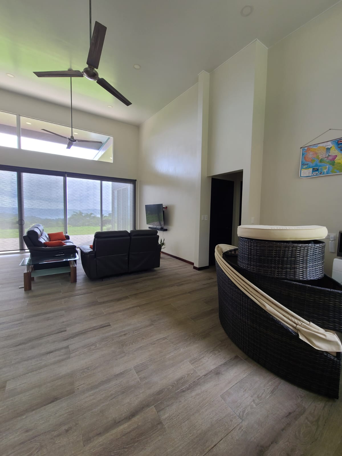 Lake View Home 2BD 2BA + Office + Gym in San Antonio, Nuevo Arenal