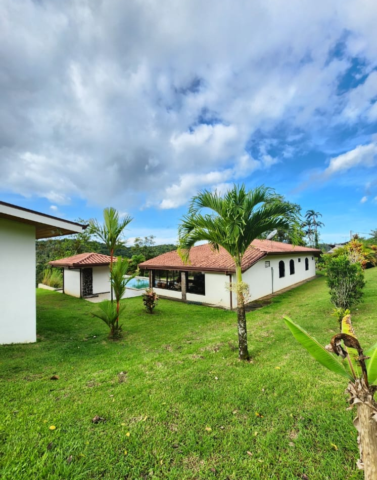 Spacious Home 3 BD 2.5 BA with Apartment, Pool, and Beautiful Views