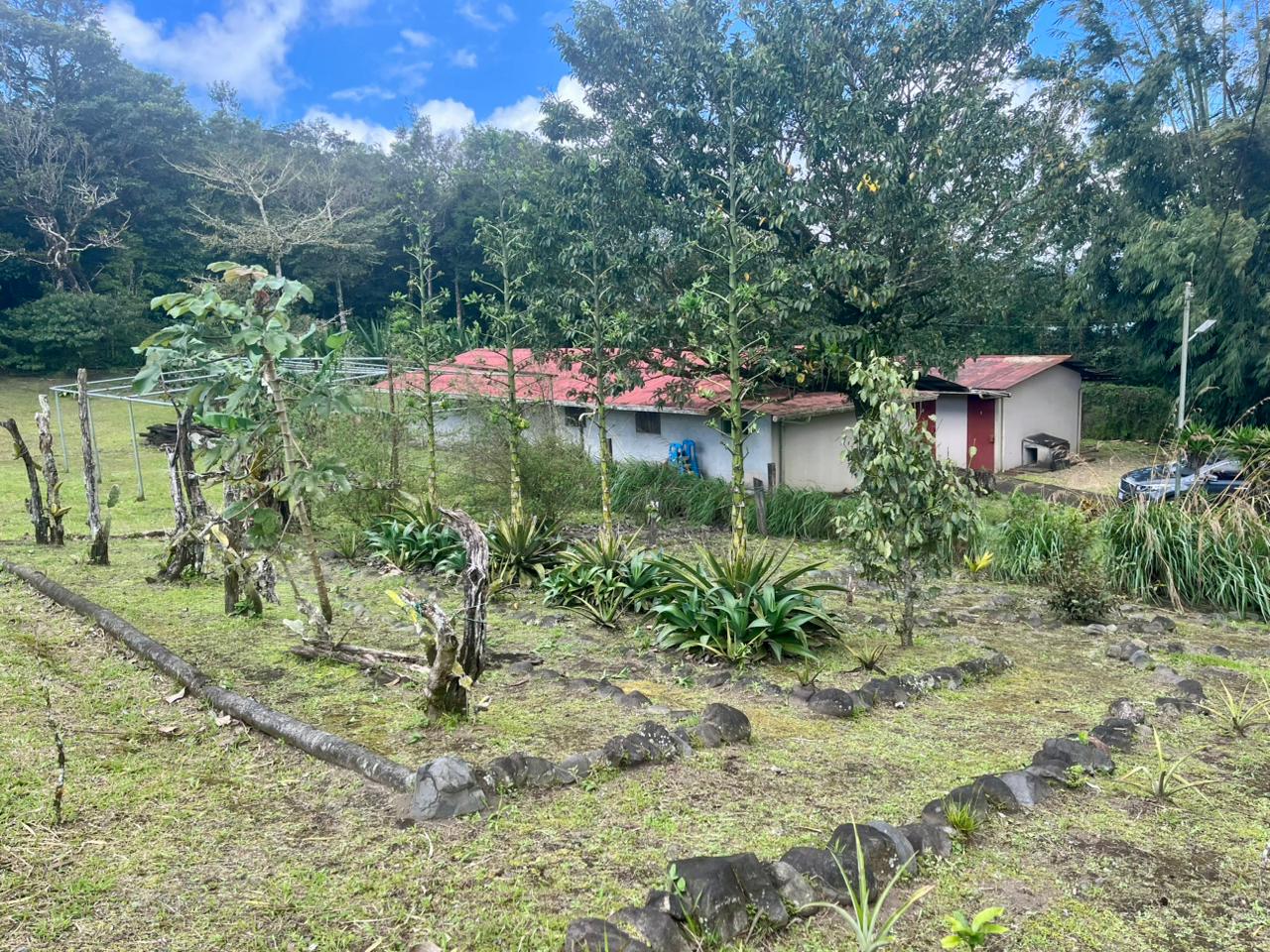 Commercial Property with Expansive Space and Breathtaking Mountain Views 