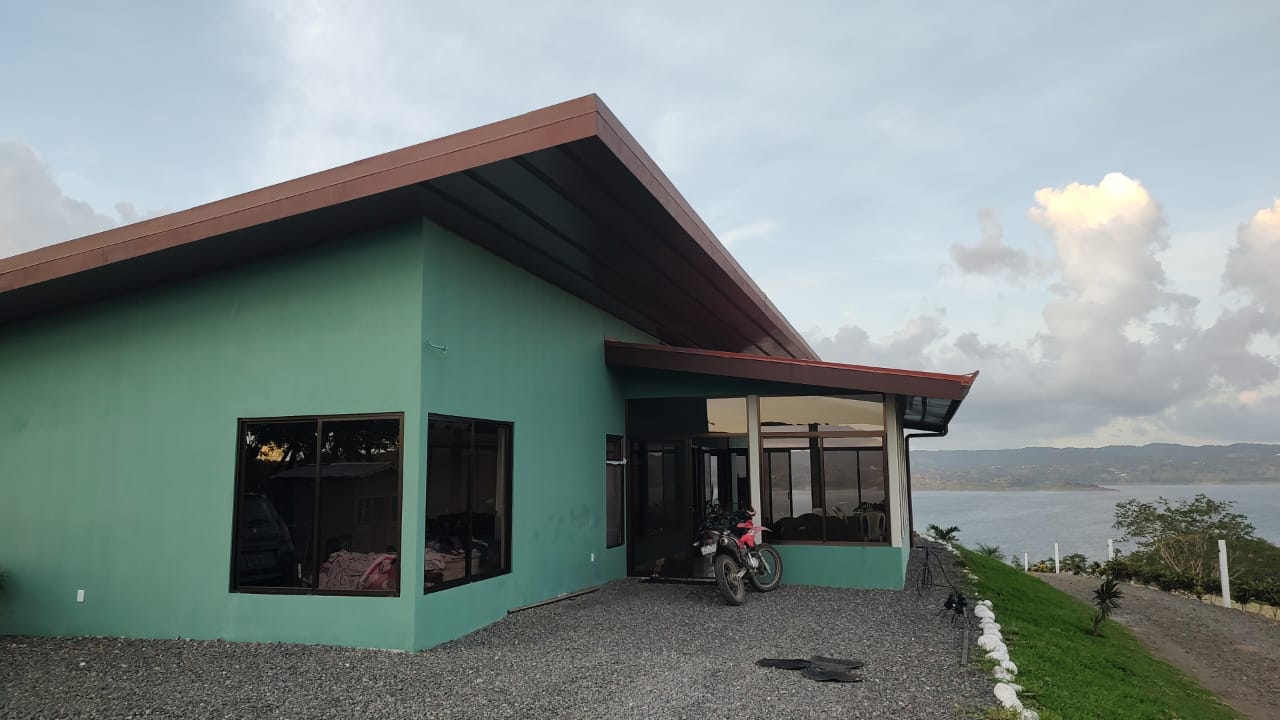  Beautiful Home 5BA 4BA and Two Casitas w/ Views of Lake Arenal & the Volcano