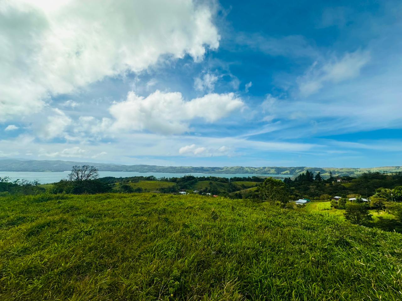 Prime 6,000 m² (1.48 Acre) Lot with Stunning Views of Lake Arenal & Mountains 