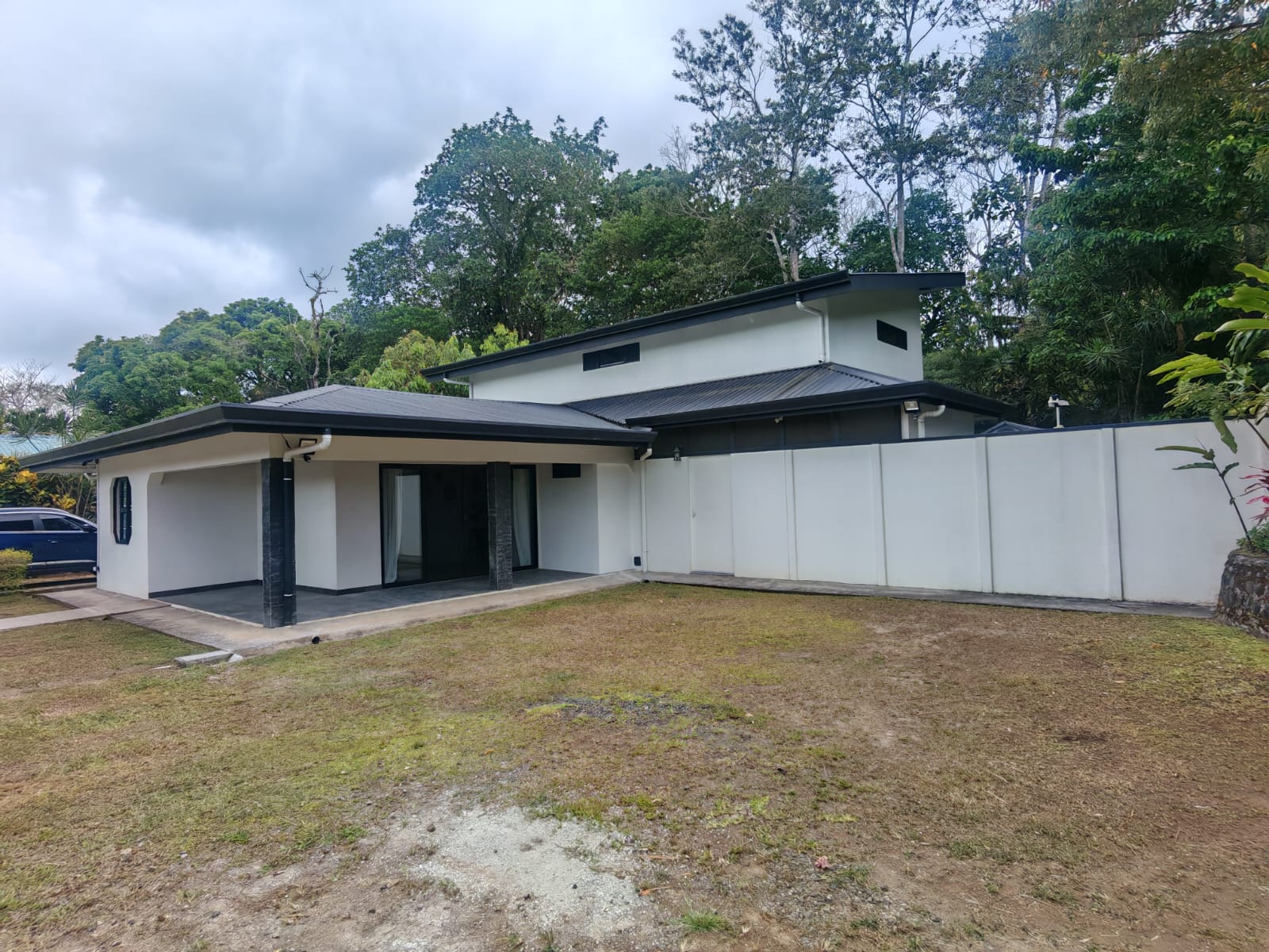 Spacious & Stylish Home 3BD 2BA + Apartment, Fully Furnished In Tronadora