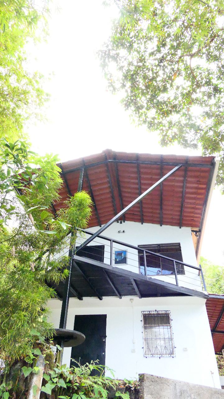 A very unique 1 Bedroom/1 Bathroom Boat House with lake access