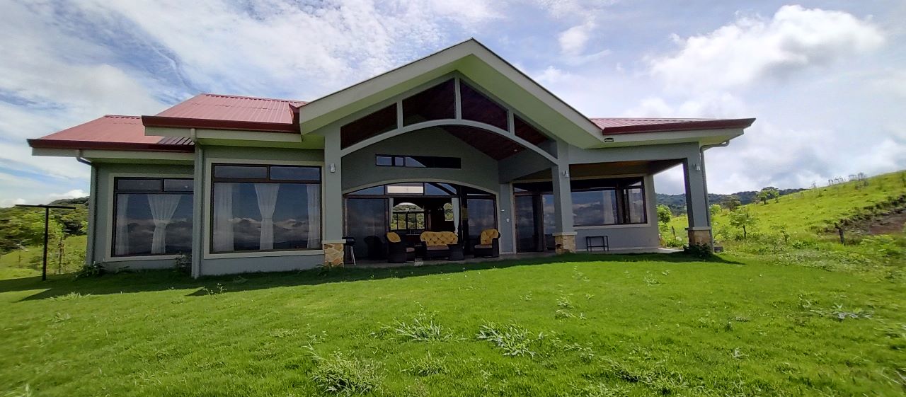 A brand-new luxury 2 BD/2 BA lake, volcano, & mountain view home 