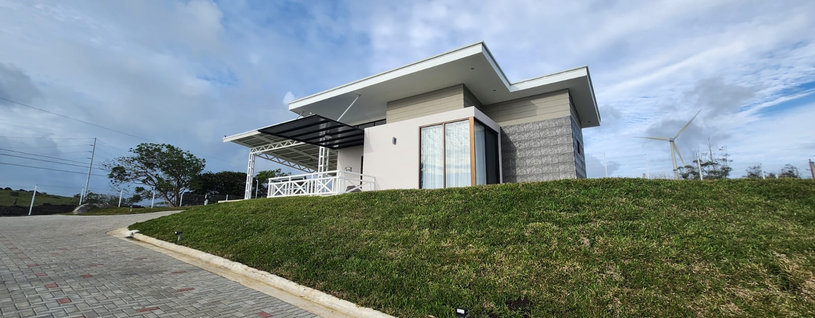 Beautiful Home 2 Bedrooms 2 Bathrooms with Stunning Mountain Views 