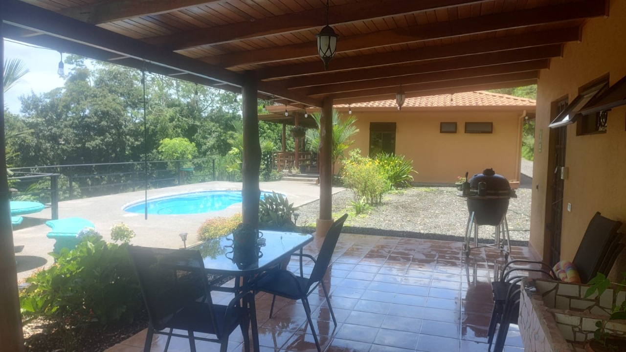 Stunning 2-bedroom, 2-bathroom home with Pool and Lake Arenal Views