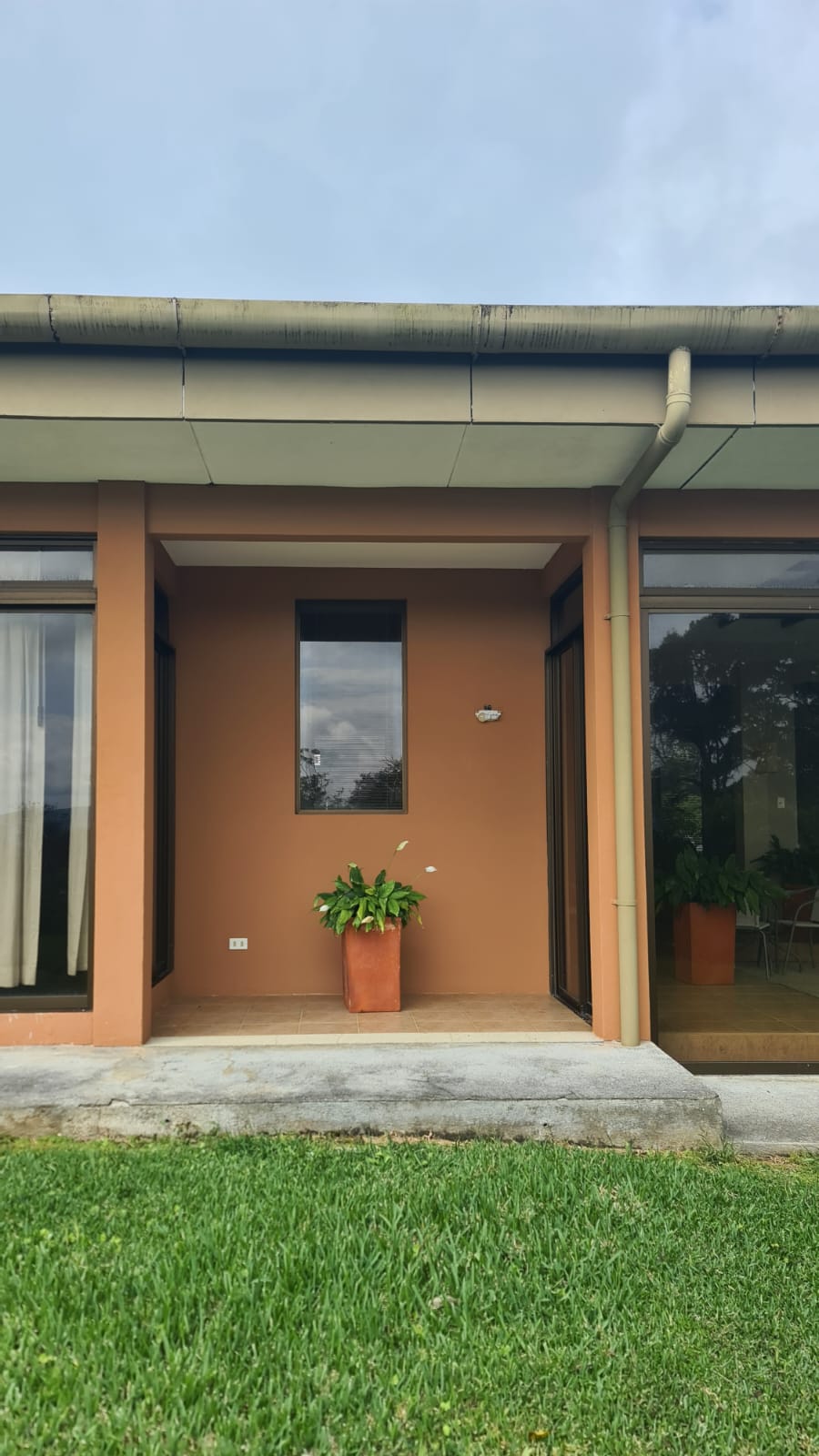 Beautiful 3 Bedroom, 2 Bathroom Furnished Home in El Aguacate