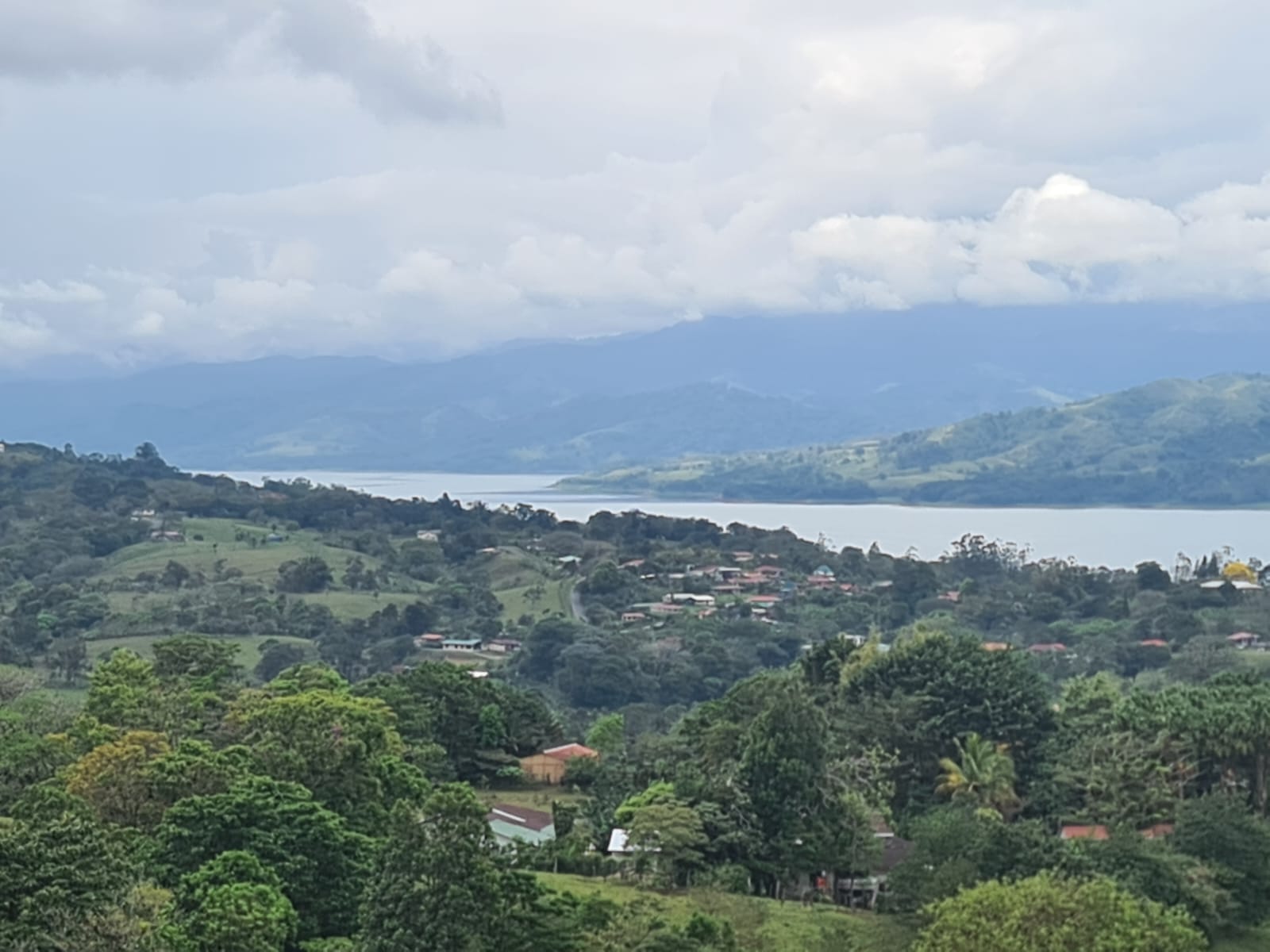 46,600 m2 (11,5 acres) Lot with Amazing Lake View in Nuevo Arenal