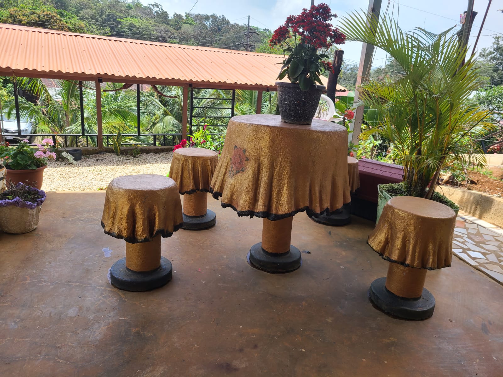 Lovely, 2 Bedroom, 1 Bathroom + Den, Tico Style Home in Rio Piedras 