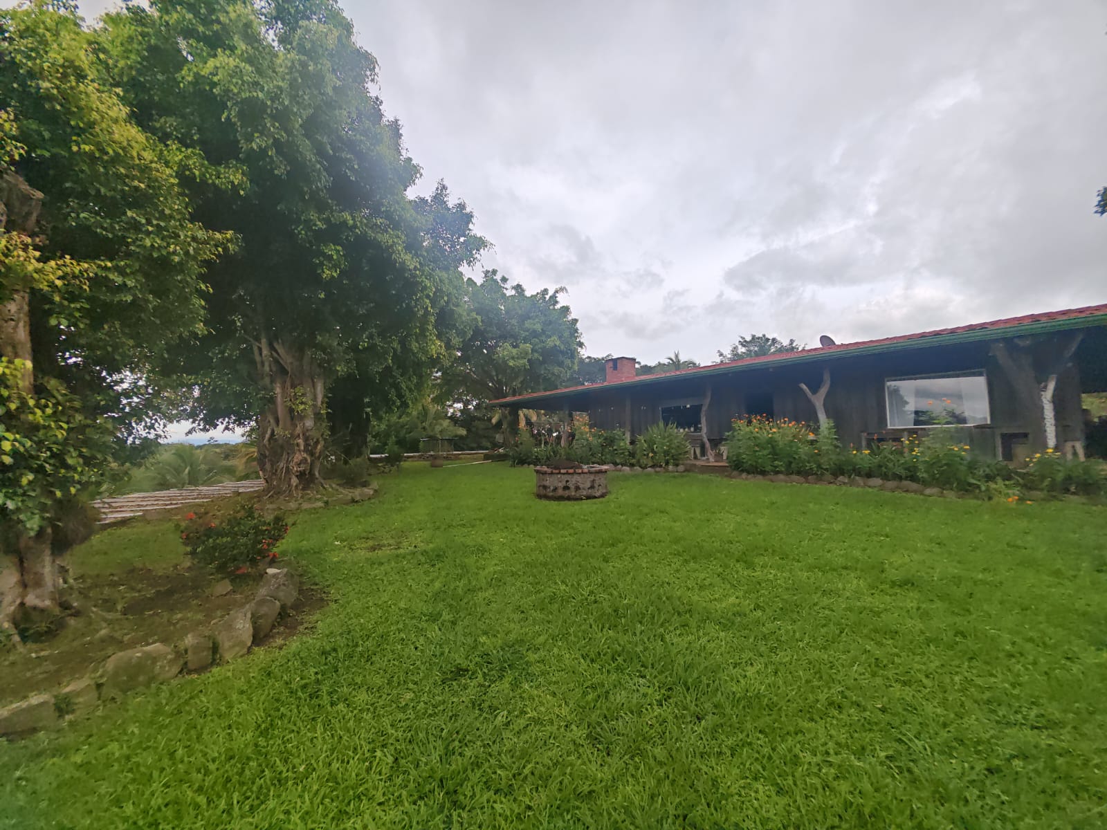 Hacienda Paraíso – Beautiful 107-hectare Property iw/ House in Solania