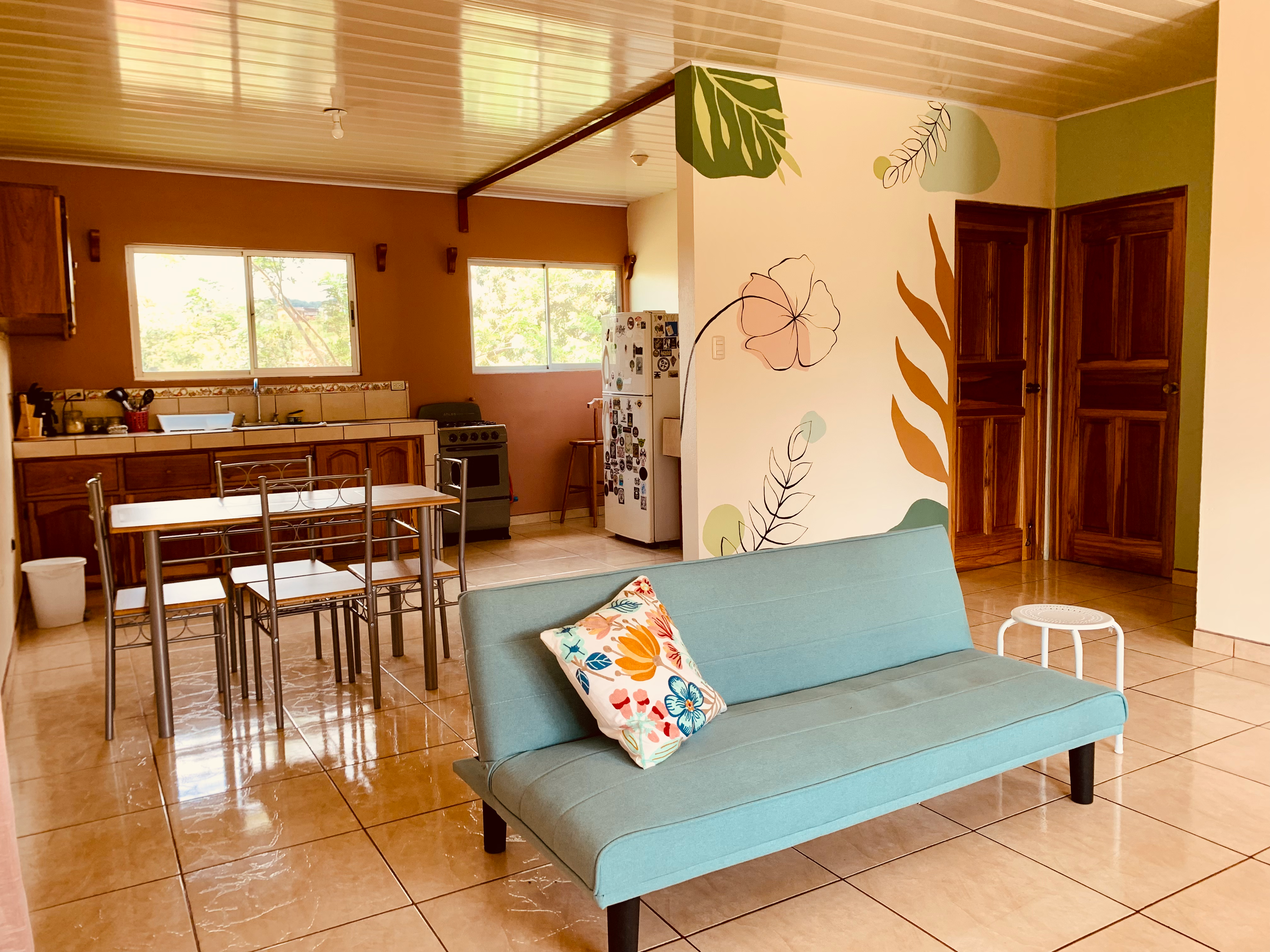 Cozy, 2BD/1BA House walking Distance to Downtown Nuevo Arenal