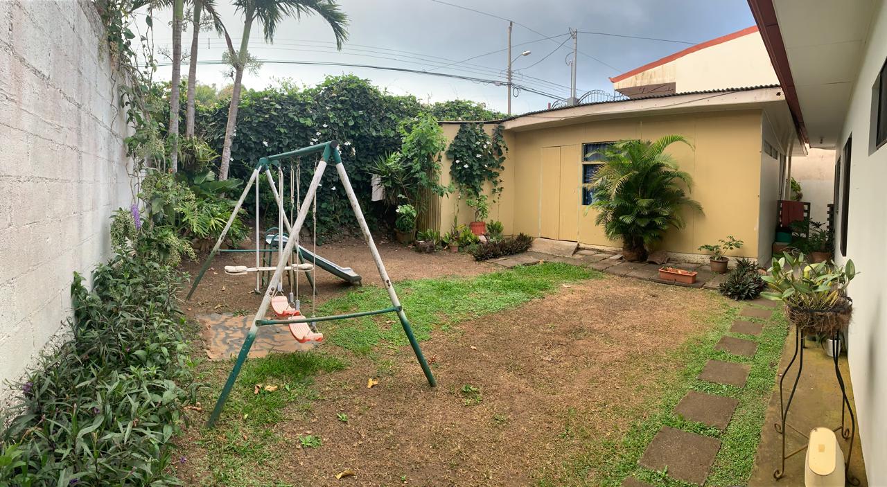 Cozy 3-Bedroom 2- Bathroom House on Spacious Land in Tilaran 