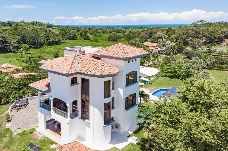 Elegant Furnished Home with Pool and Rancho Near the Beach