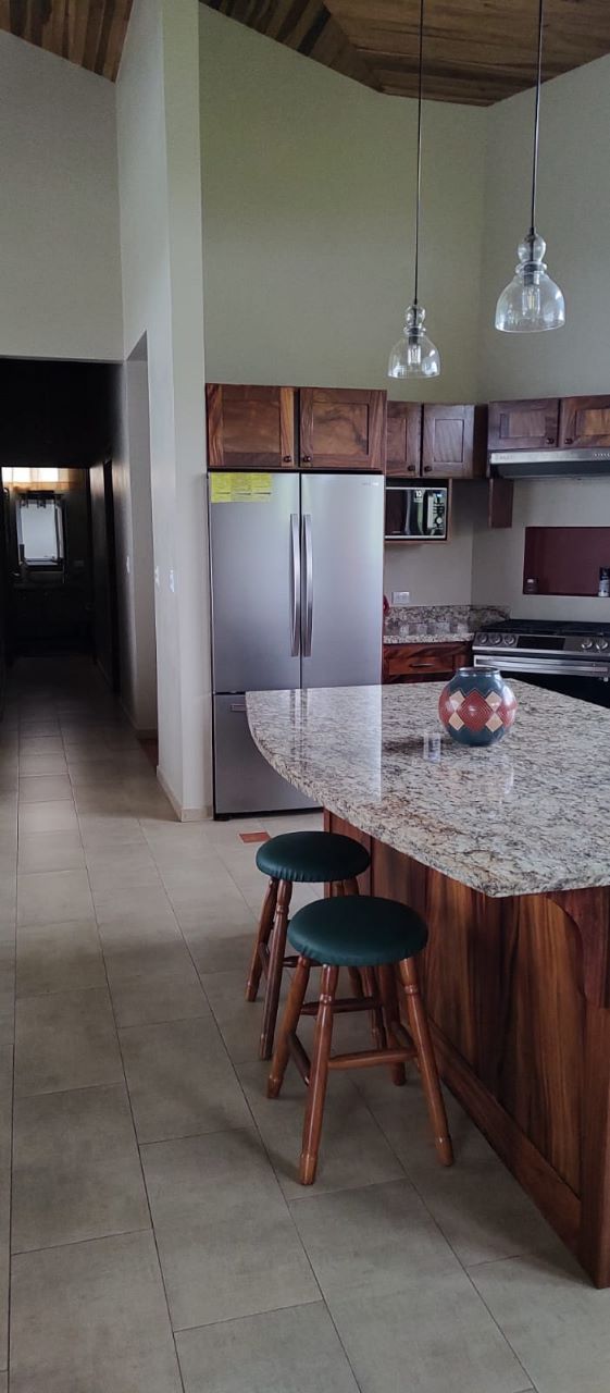 Luxury 2 Bedroom / 2 Bathroom Home W/  Stunning Lake & Volcano Views