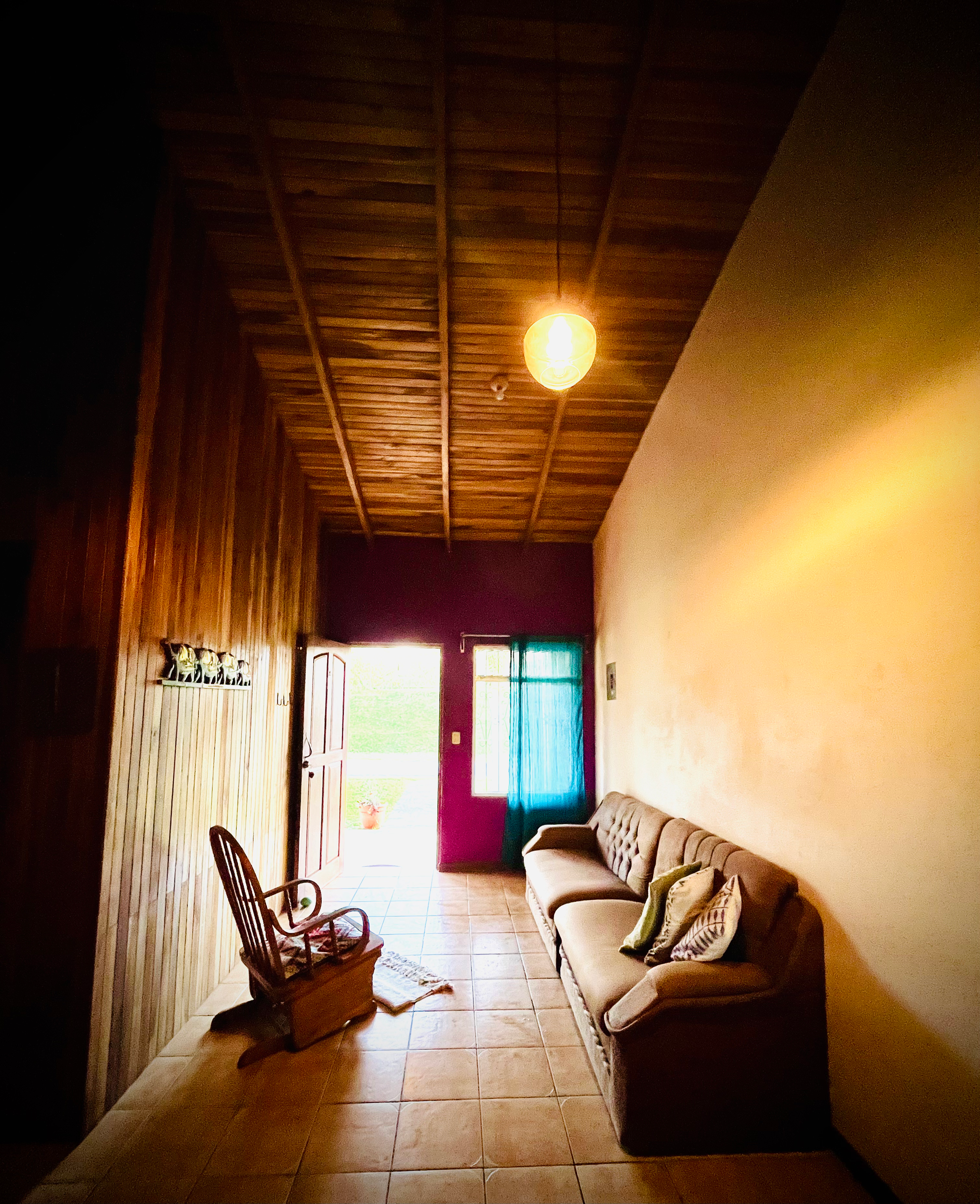 Cozy, 2BD/1BA House walking Distance to Downtown Nuevo Arenal