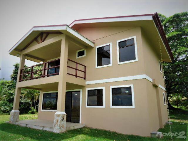Spacious Two-Story House 3BD 2BA with Lake Arenal Views in Nuevo Arenal
