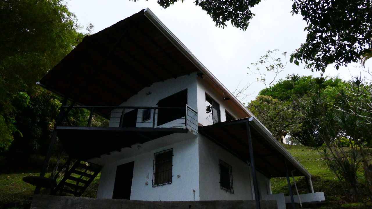 A very unique 1 Bedroom/1 Bathroom Boat House with lake access