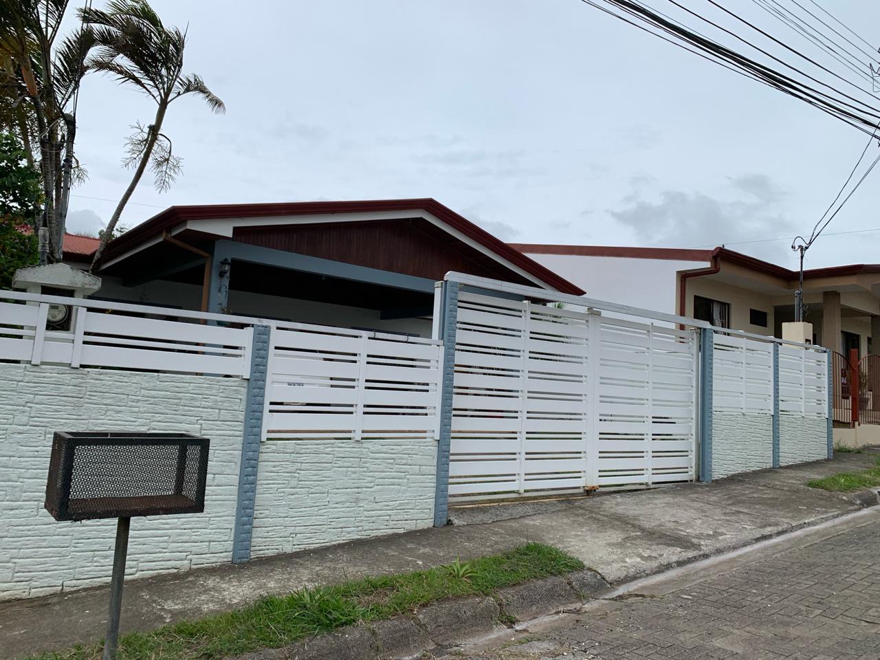 Cozy 3-Bedroom 2- Bathroom House on Spacious Land in Tilaran 