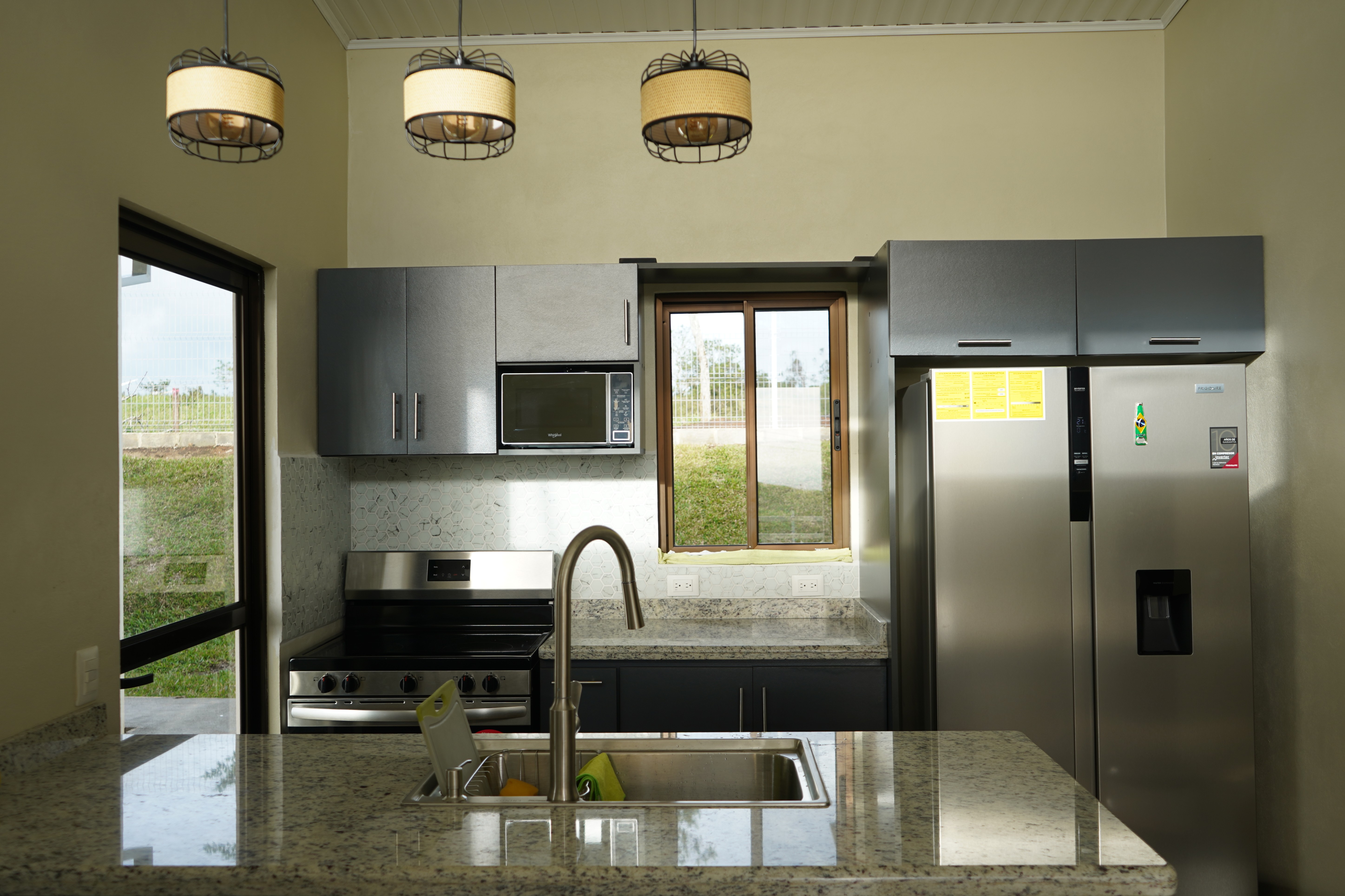 Beautiful Home 2 Bedrooms 2 Bathrooms with Stunning Mountain Views 