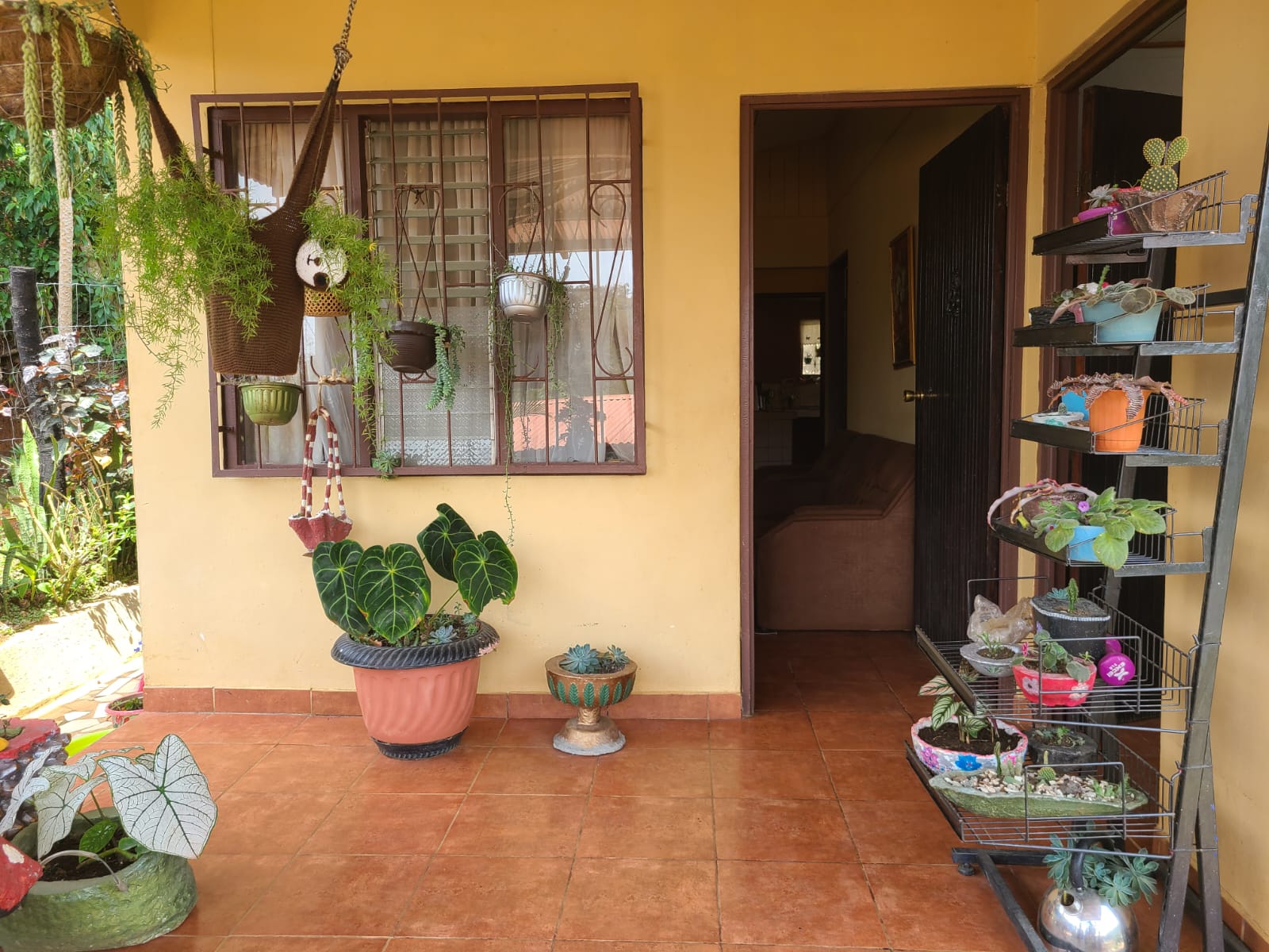 Lovely, 2 Bedroom, 1 Bathroom + Den, Tico Style Home in Rio Piedras 