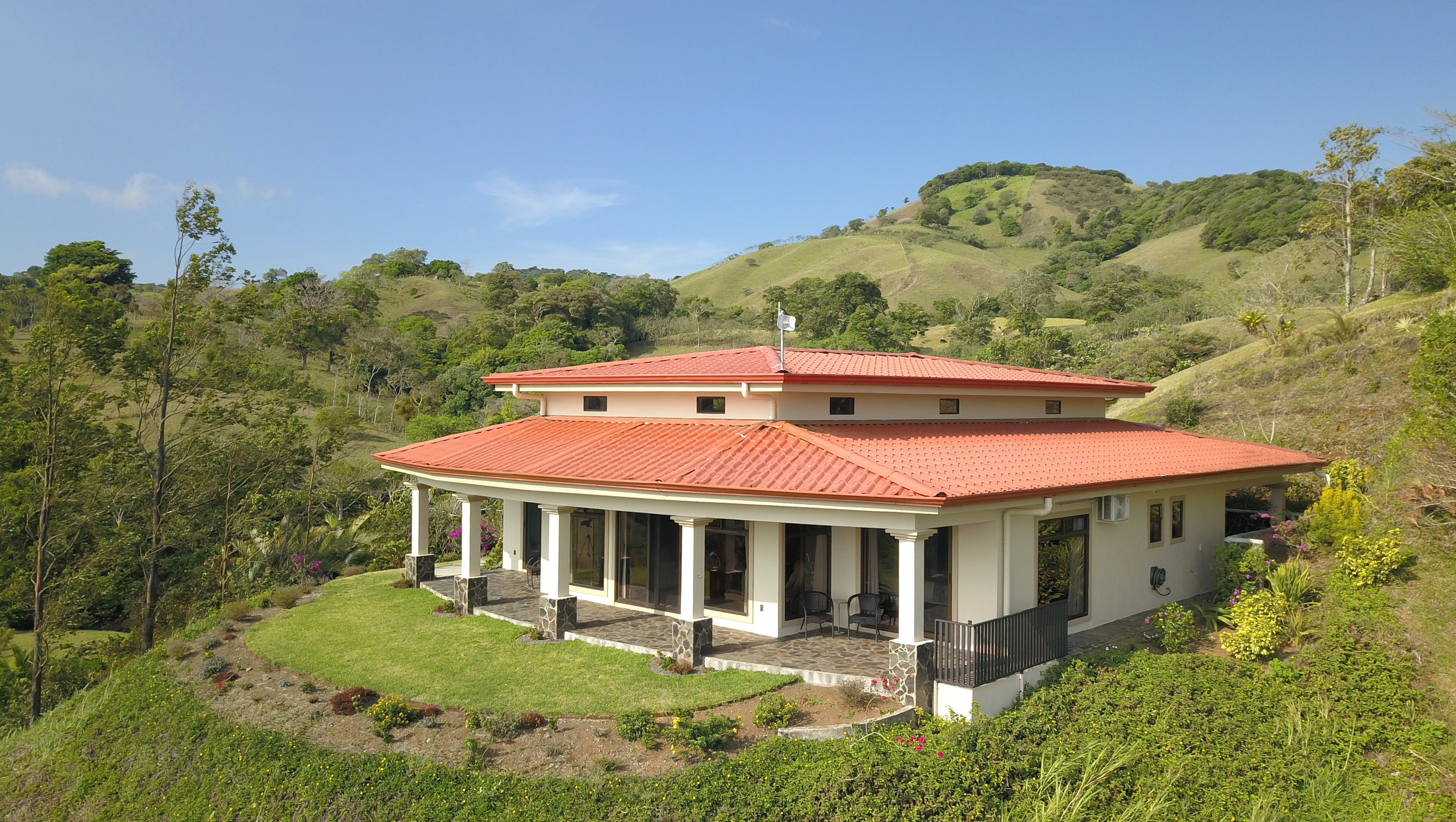 Stunning Home 3BD 2BA with Lake & Volcano Views, and Expansion Potential