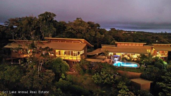 Modern Bali-Style Home, 8 BD, 5 BA 3,70 Acre In Nuevo Arenal