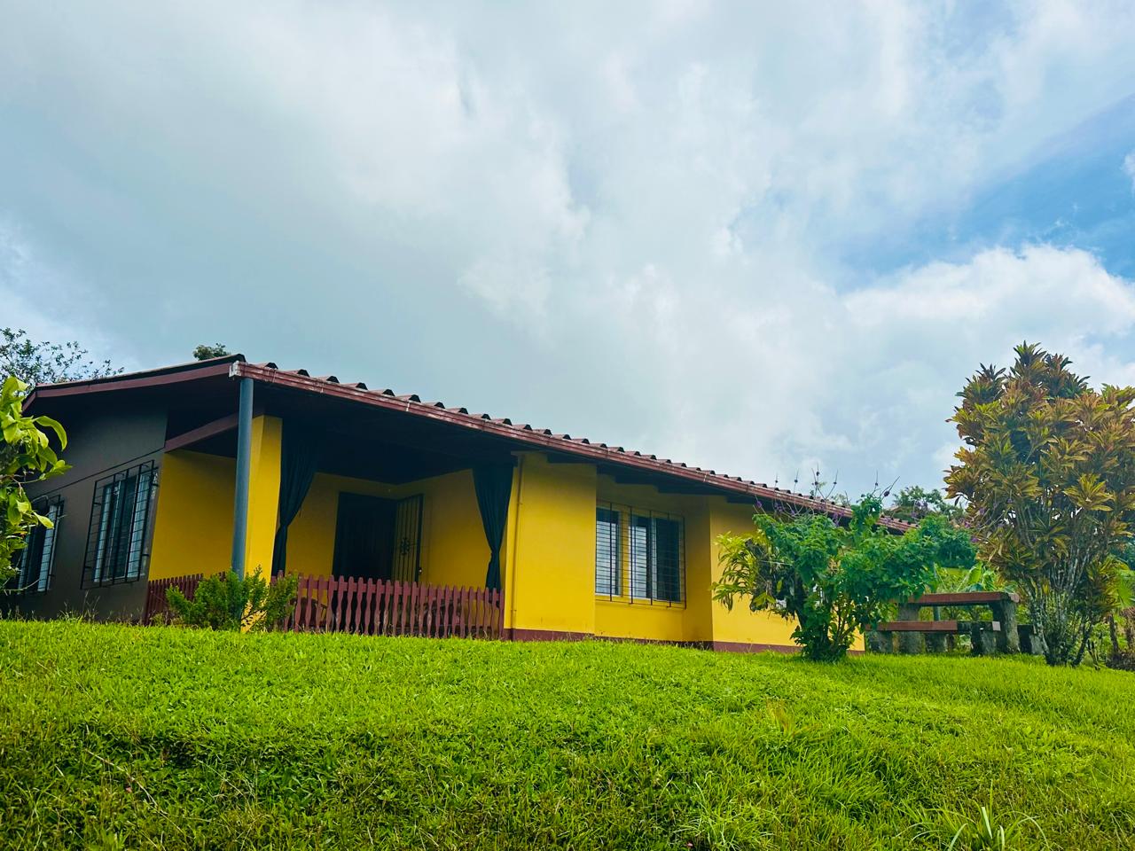 Charming Home with Lake Arenal Views – Spacious Lot & Natural Beauty 