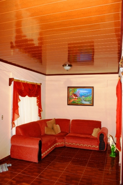 Tico-Style 4BR Home bordered by Bubbling Stream In Tronadora