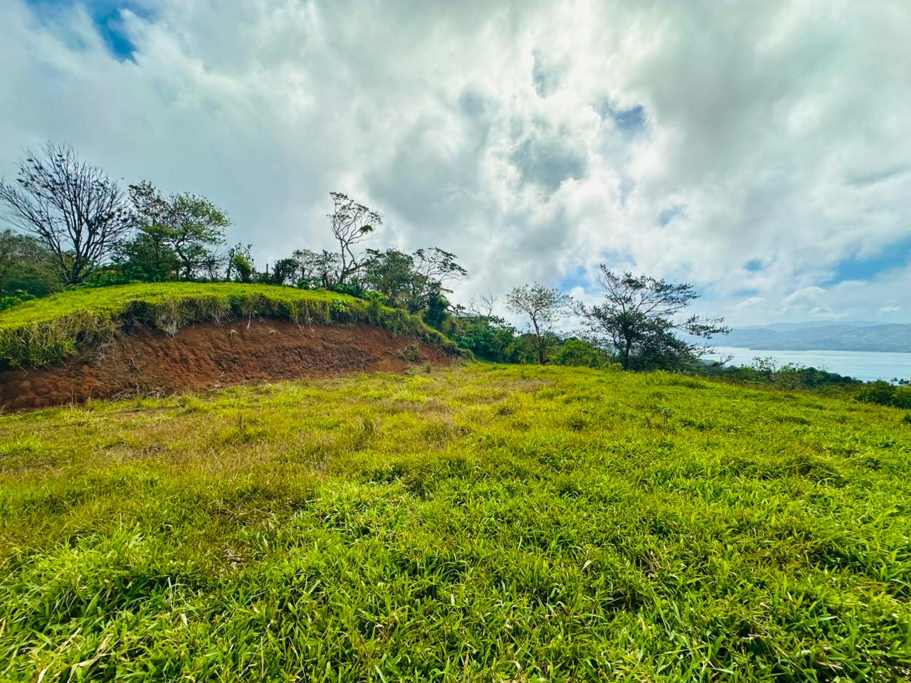 Prime 6,000 m² (1.48 Acre) Lot with Stunning Views of Lake Arenal & Mountains 