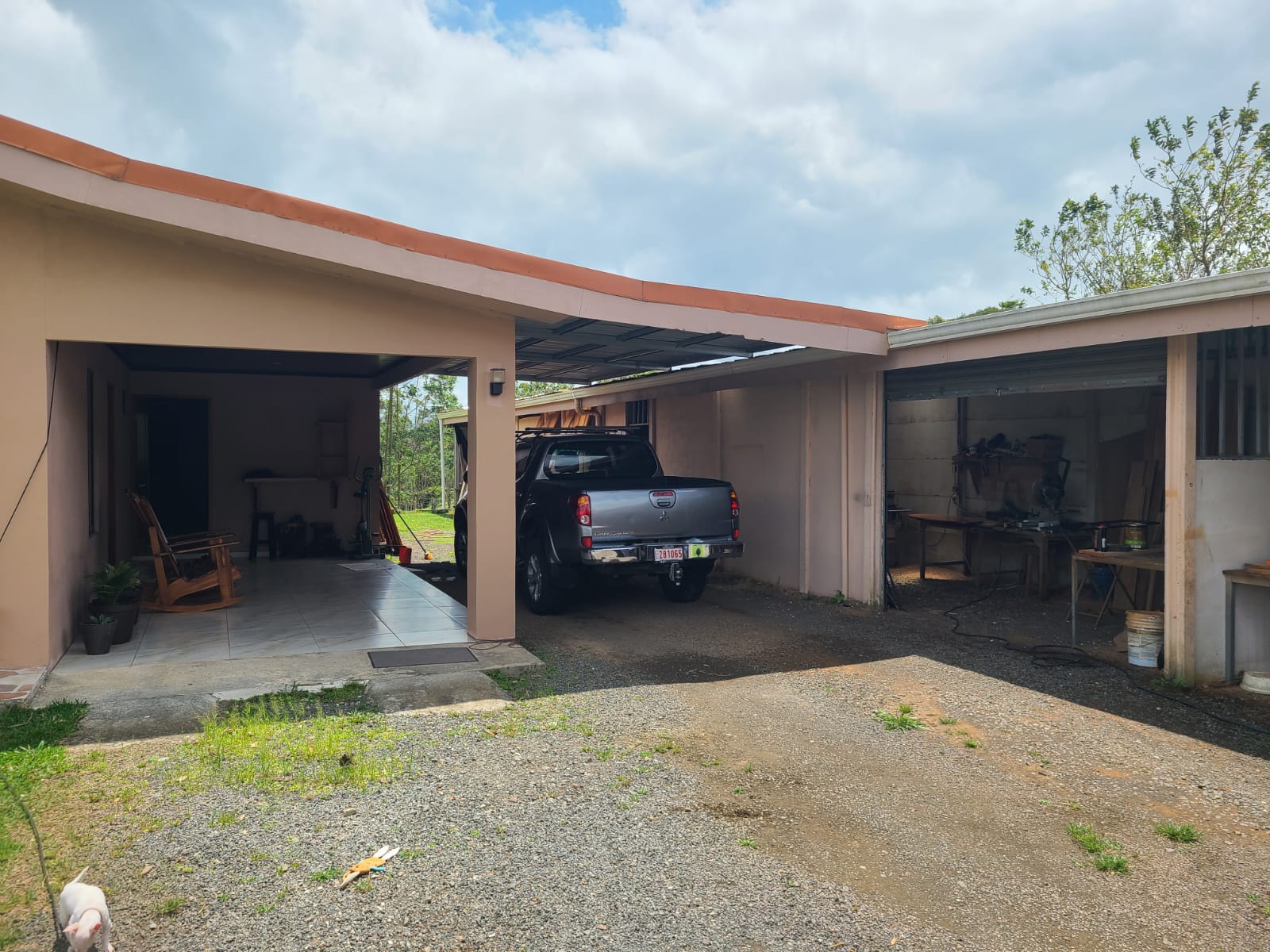 Spacious Property with Warehouses and Workshop in Mata de Caña