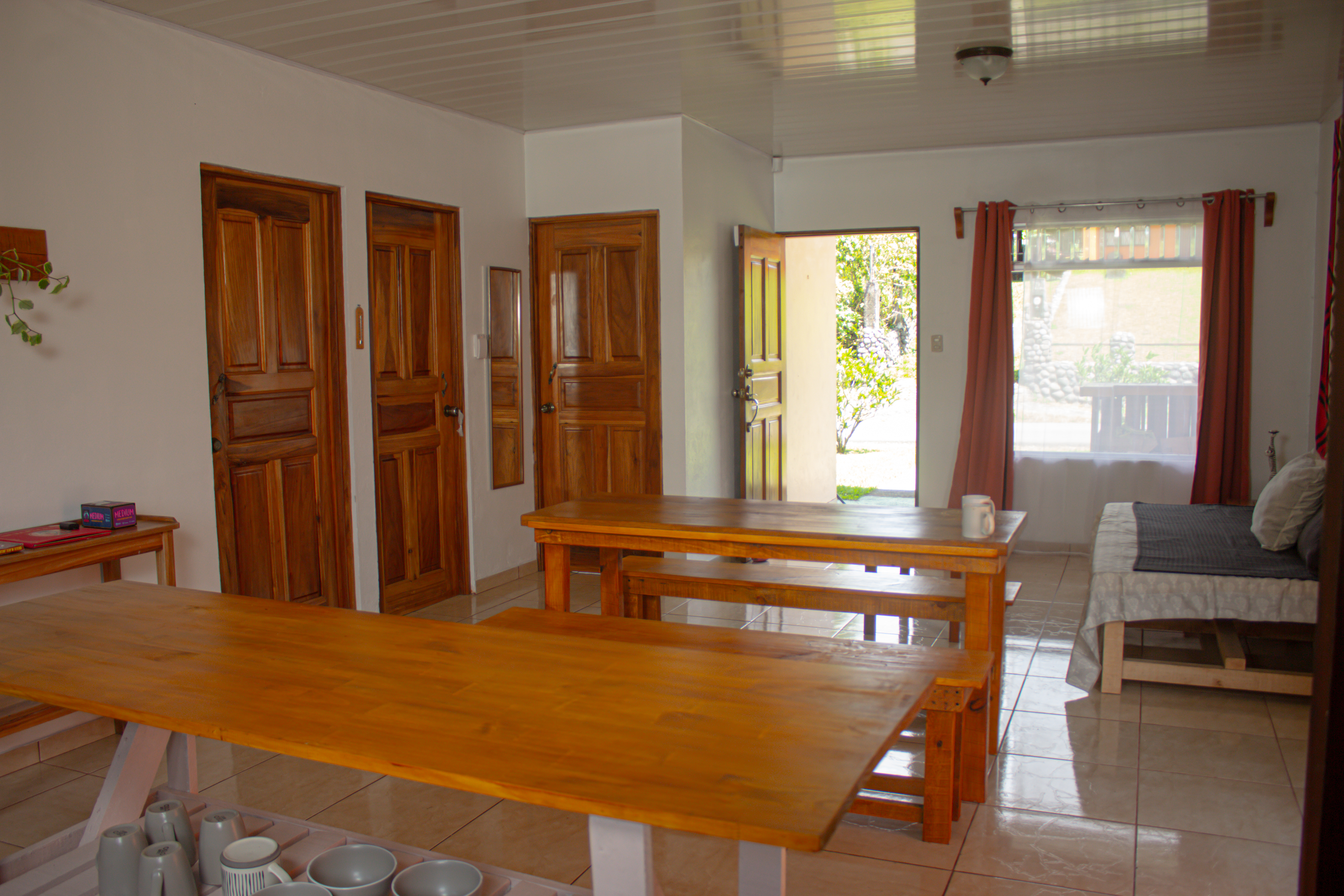 Cozy, 3BD/1BA House walking Distance to Downtown Nuevo Arenal